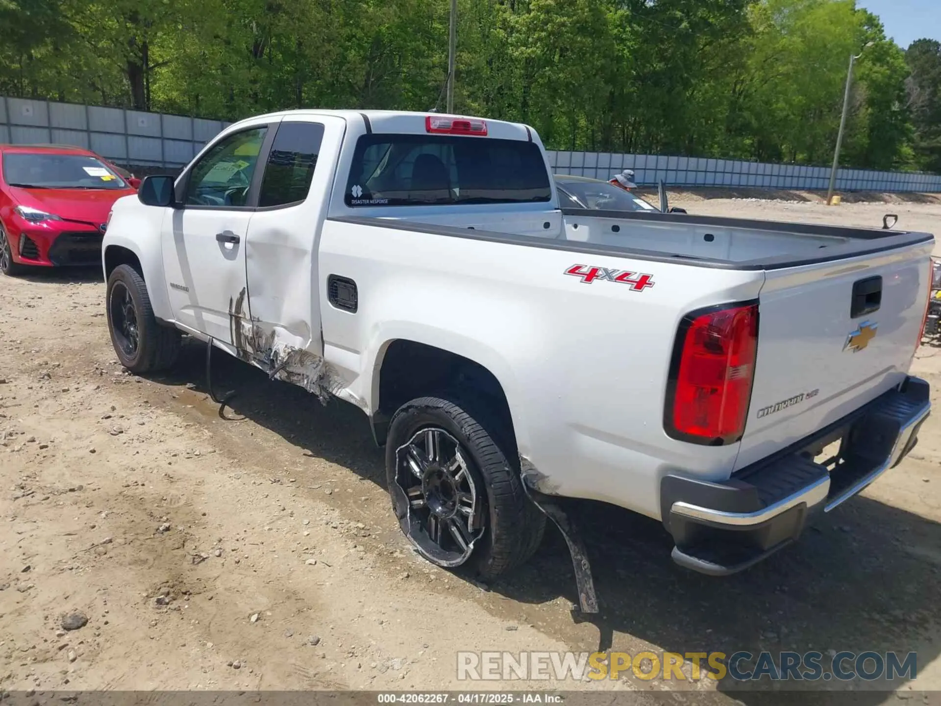 3 fotografías del automóvil dañado 1GCHTBEN6L1242736 CHEVROLET COLORADO 2020