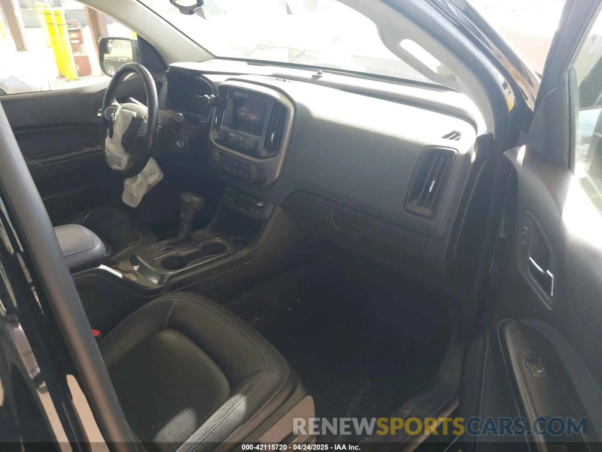 5 fotografías del automóvil dañado 1GCPTDE11L1126736 CHEVROLET COLORADO 2020