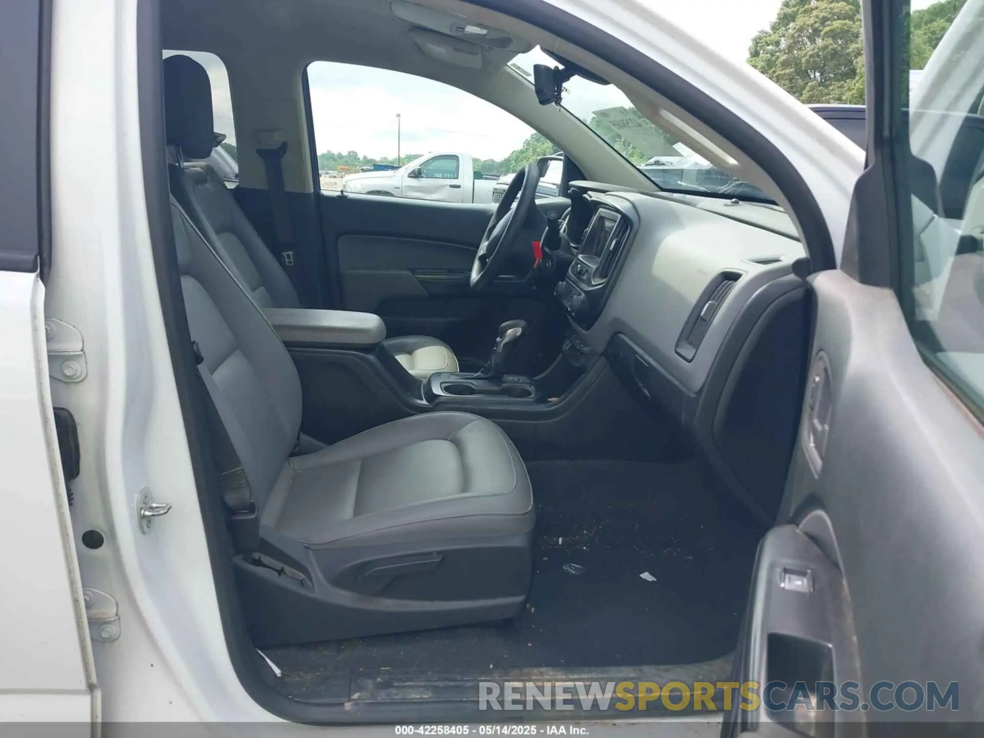 5 fotografías del automóvil dañado 1GCGTBEN0N1136281 CHEVROLET COLORADO 2022