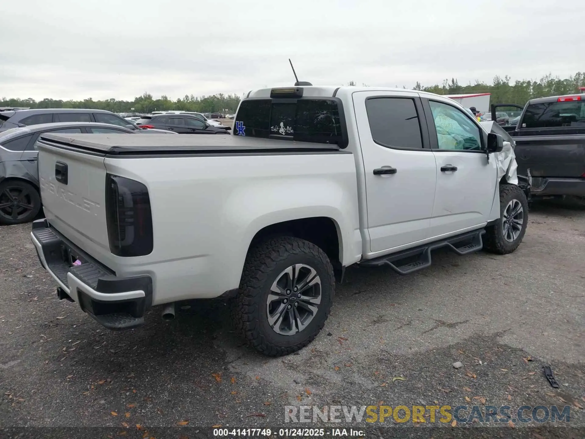 4 fotografías del automóvil dañado 1GCGTDEN7N1332410 CHEVROLET COLORADO 2022
