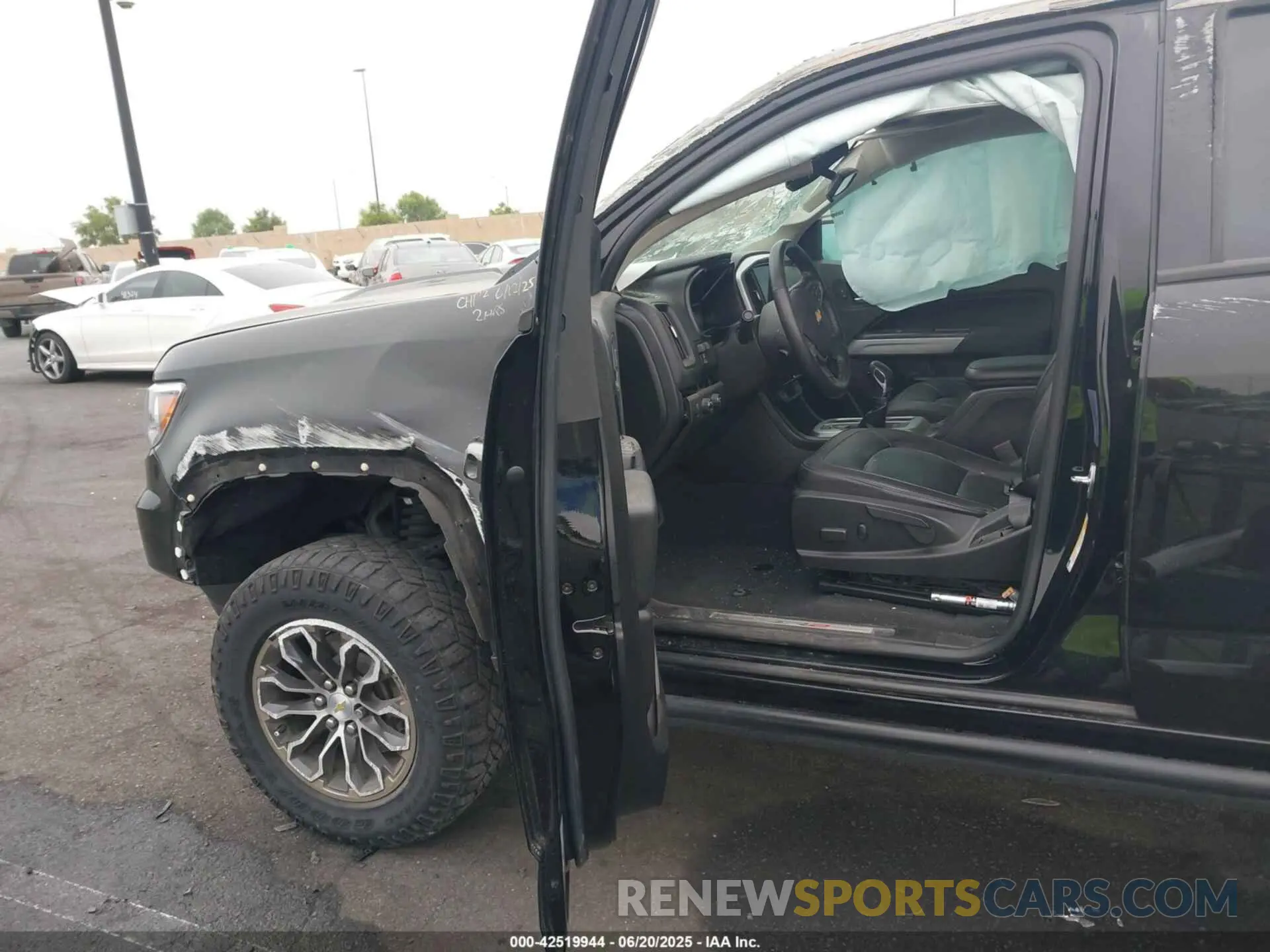 5 fotografías del automóvil dañado 1GCGTEEN0N1110426 CHEVROLET COLORADO 2022