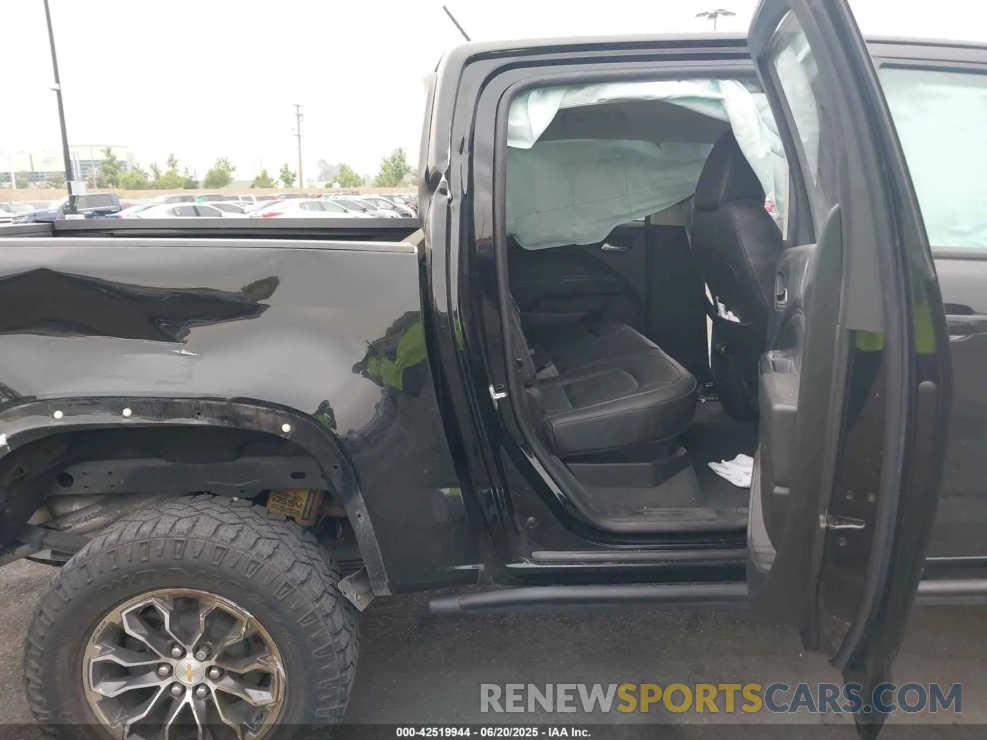 8 fotografías del automóvil dañado 1GCGTEEN0N1110426 CHEVROLET COLORADO 2022