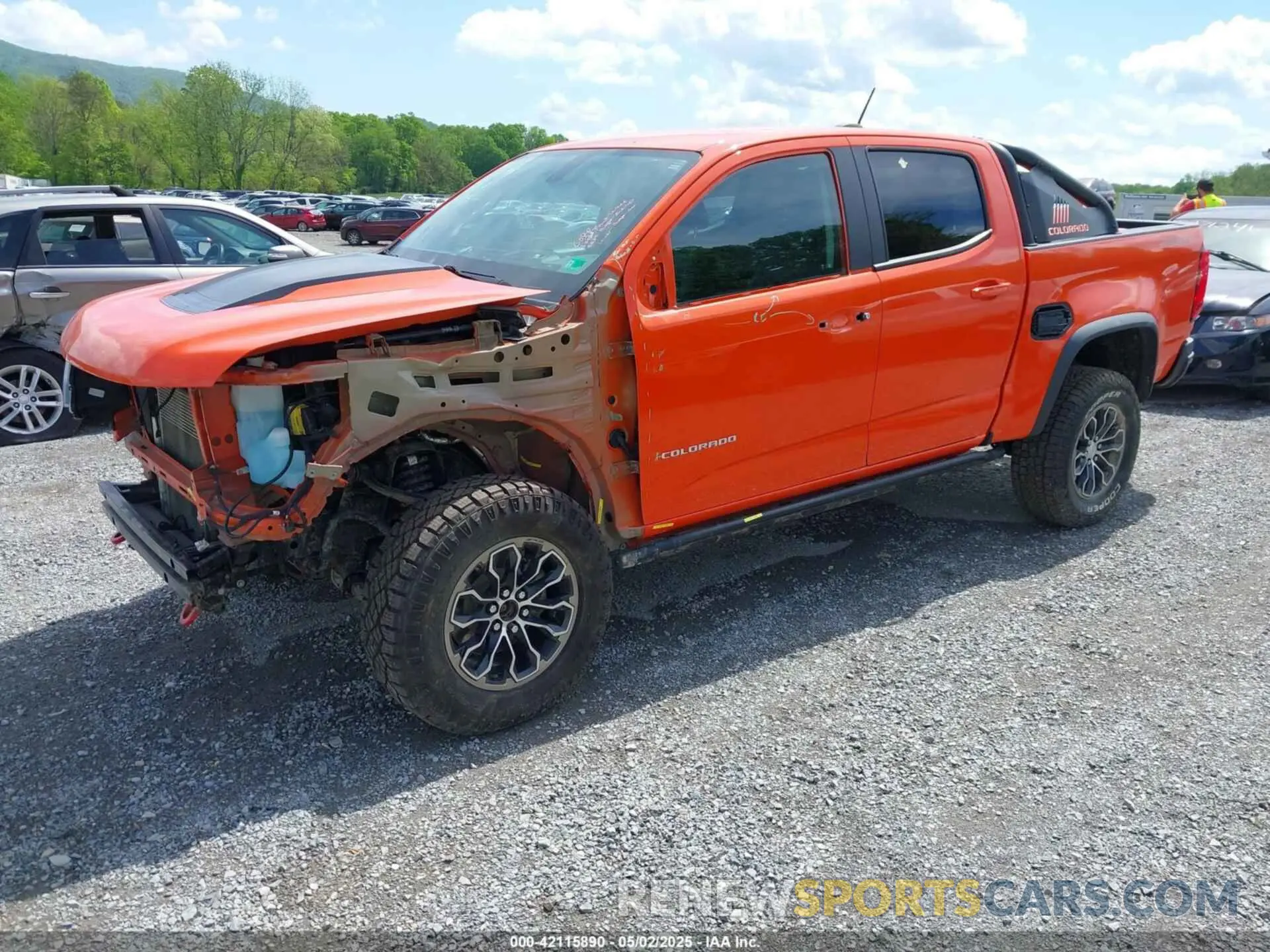 2 fotografías del automóvil dañado 1GCGTEEN1N1110502 CHEVROLET COLORADO 2022