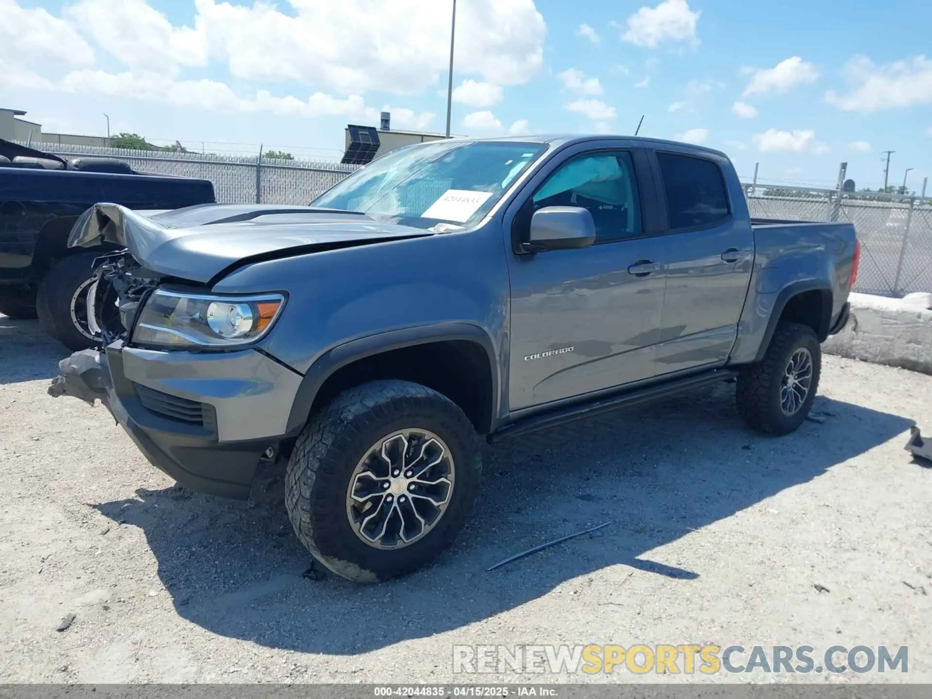 2 fotografías del automóvil dañado 1GCGTEEN7N1224682 CHEVROLET COLORADO 2022
