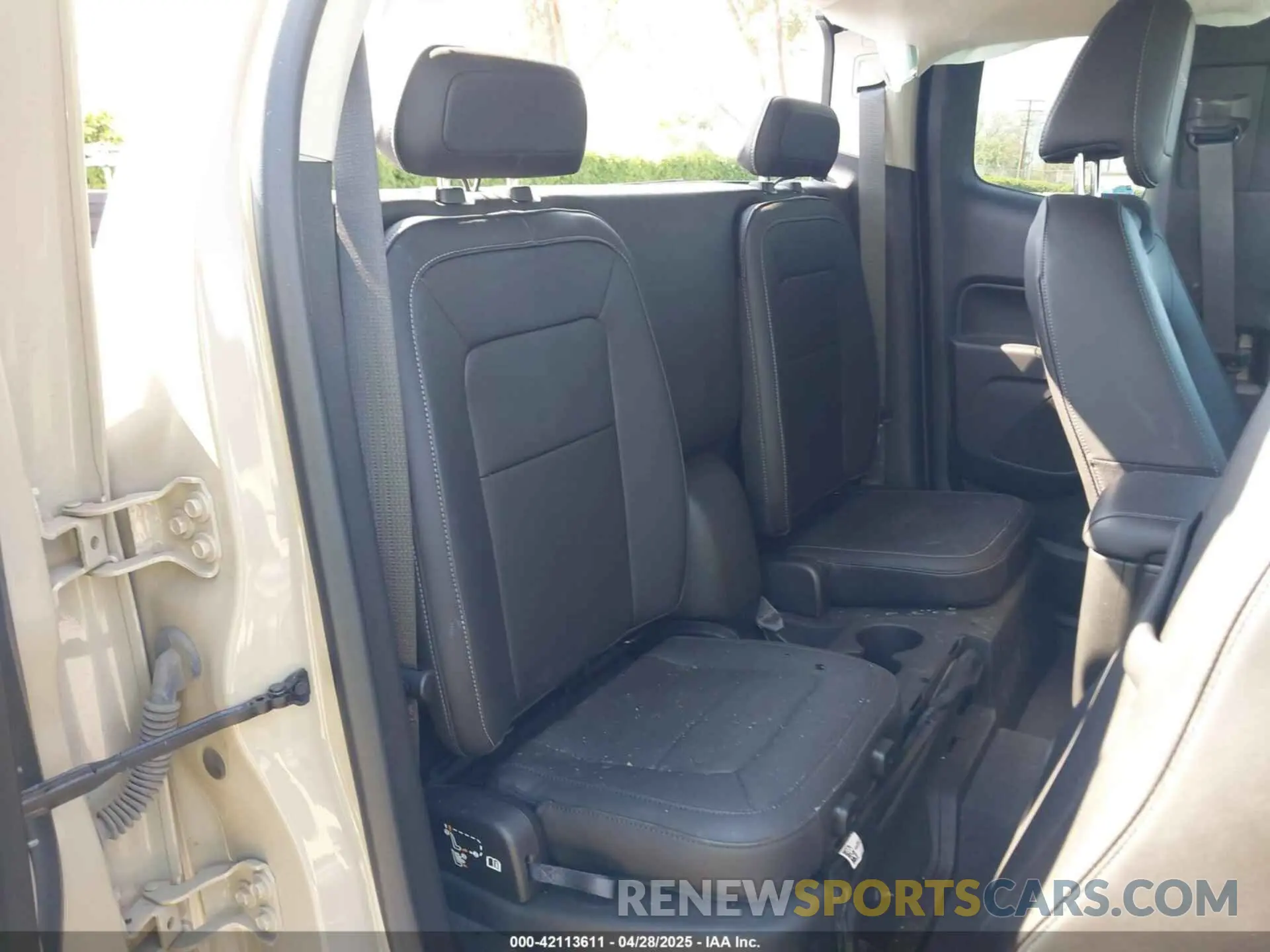 8 fotografías del automóvil dañado 1GCRTEE19N1204469 CHEVROLET COLORADO 2022