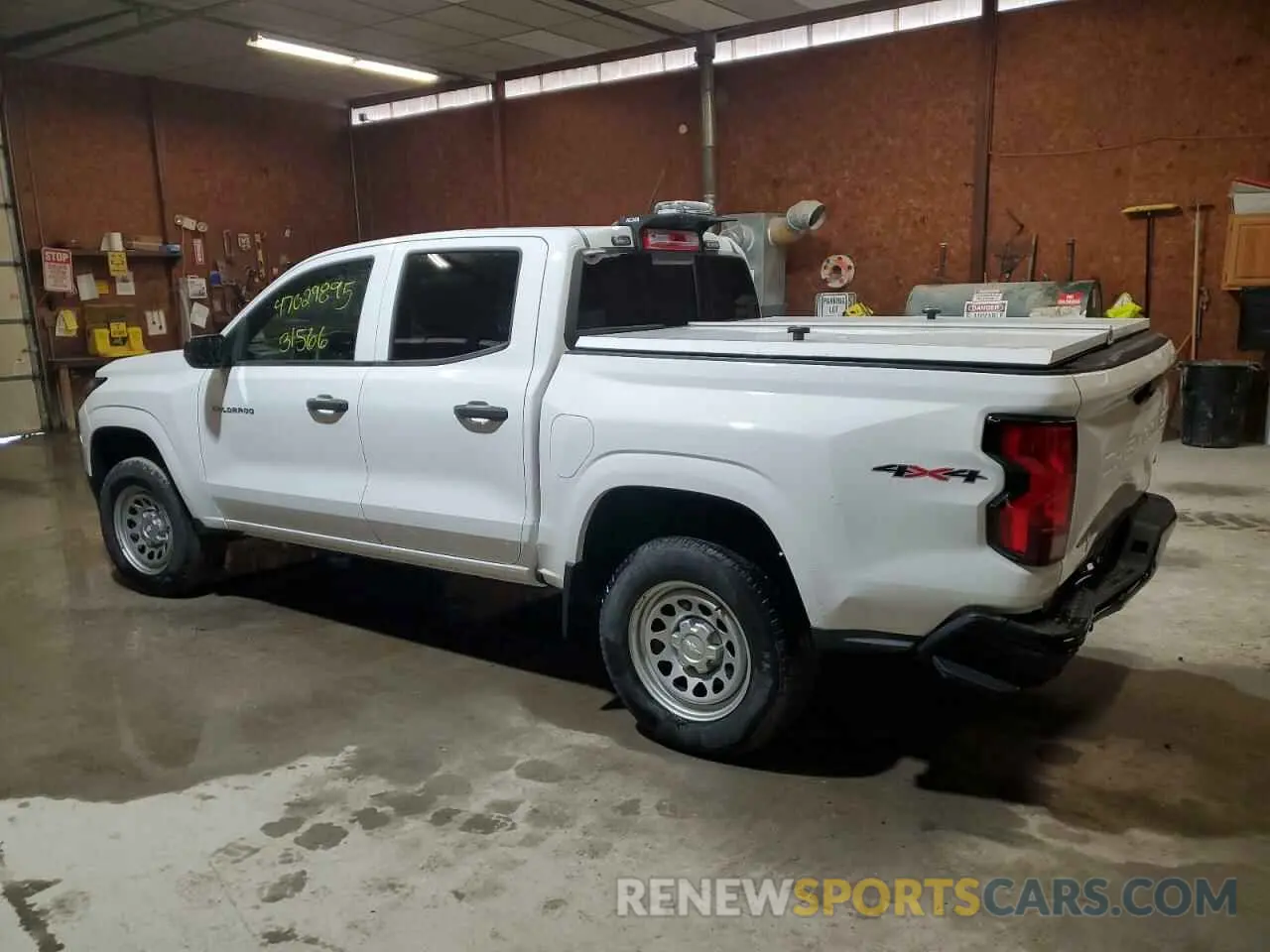 2 fotografías del automóvil dañado 1GCGTBEC2P1205358 CHEVROLET COLORADO 2023