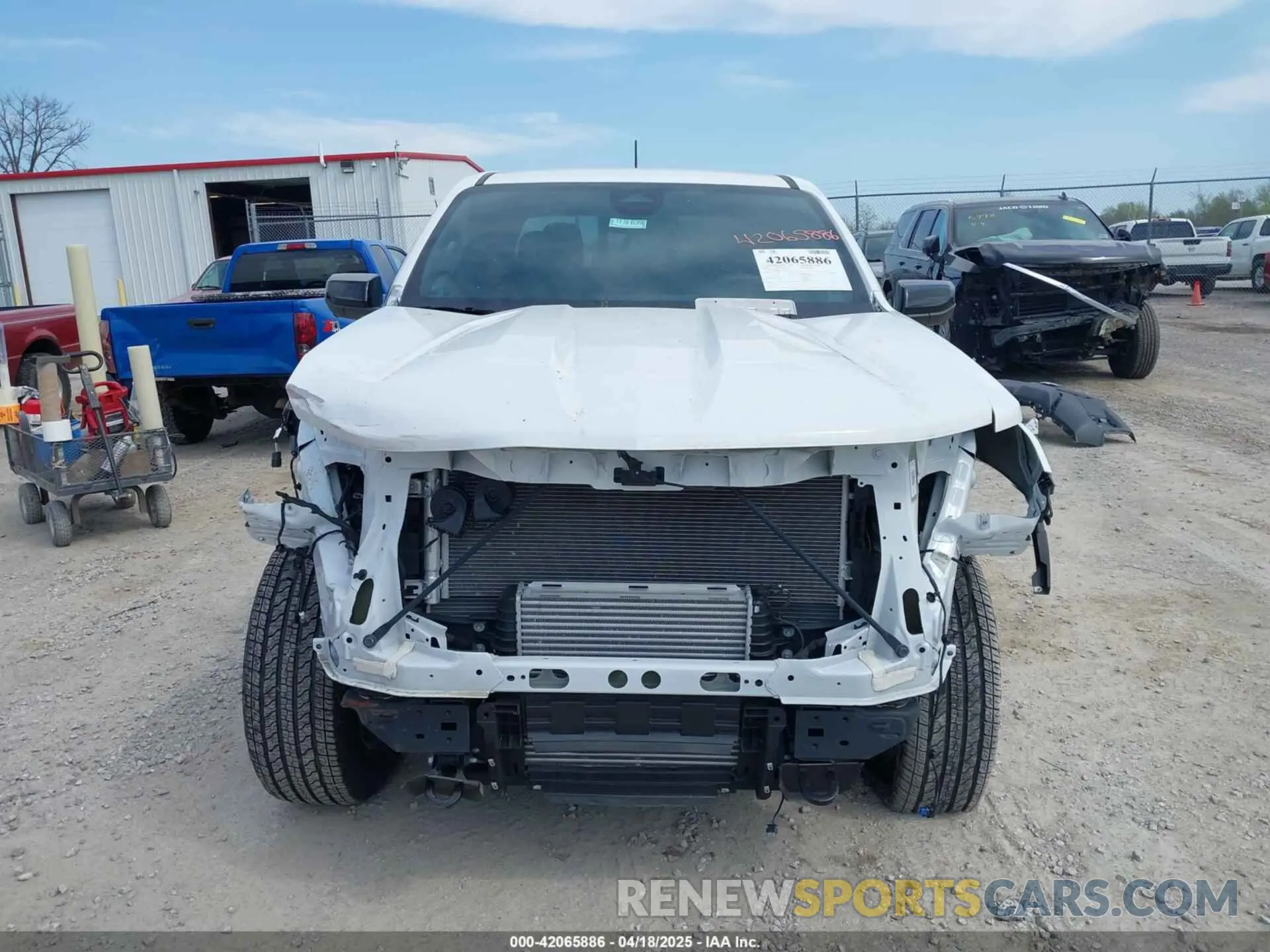 13 fotografías del automóvil dañado 1GCGTBECXP1187594 CHEVROLET COLORADO 2023