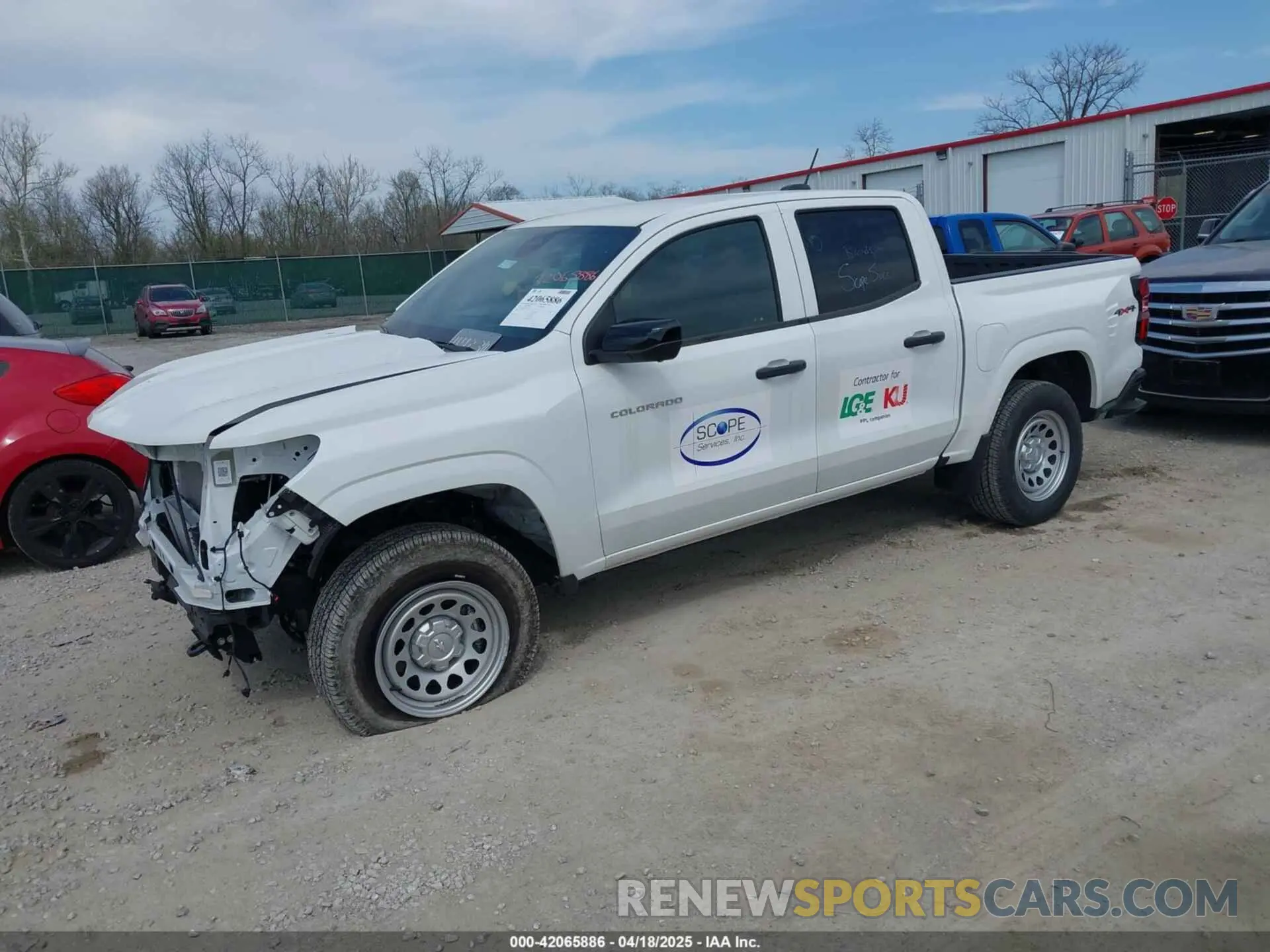 2 fotografías del automóvil dañado 1GCGTBECXP1187594 CHEVROLET COLORADO 2023