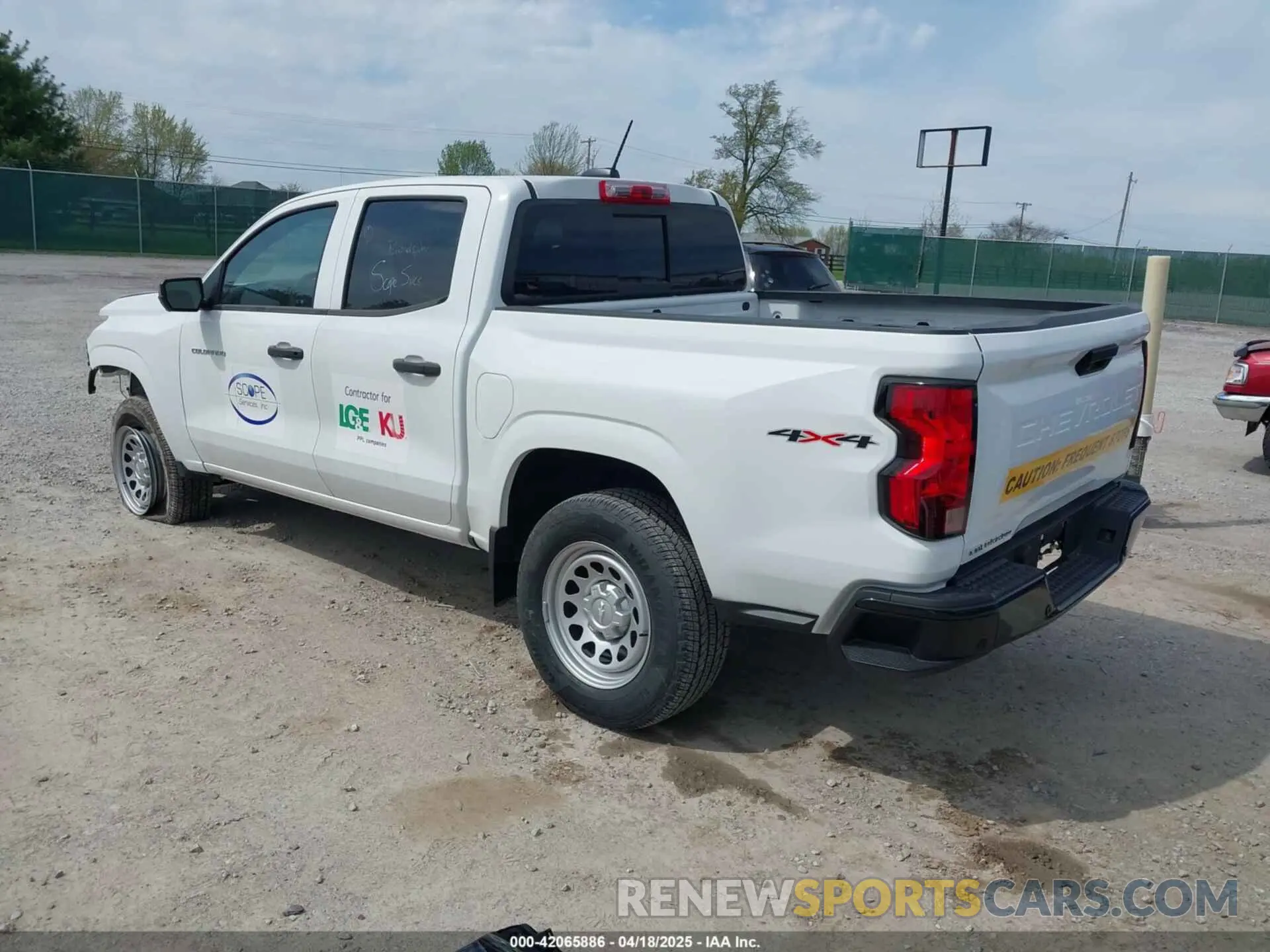 3 fotografías del automóvil dañado 1GCGTBECXP1187594 CHEVROLET COLORADO 2023