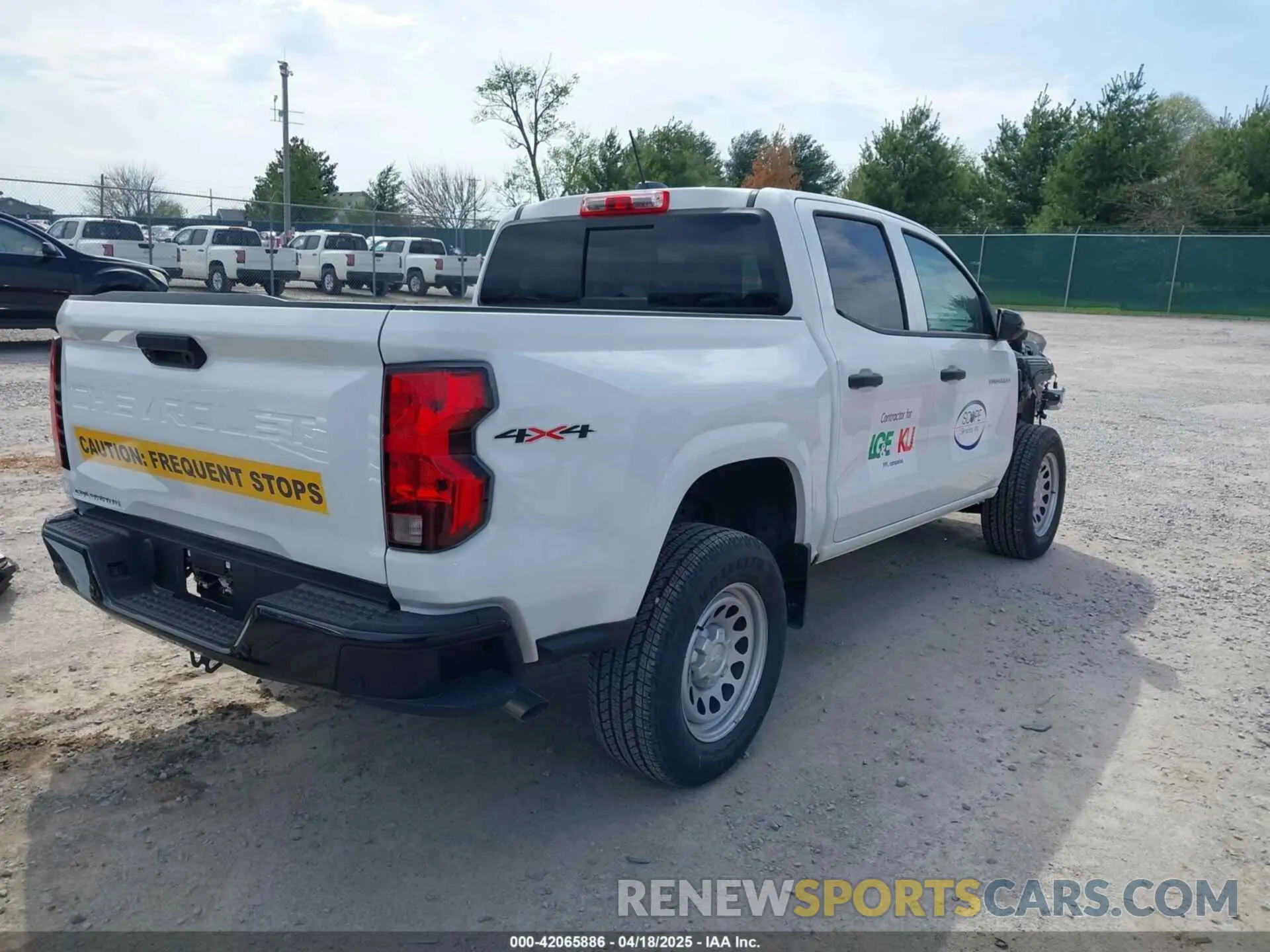4 fotografías del automóvil dañado 1GCGTBECXP1187594 CHEVROLET COLORADO 2023