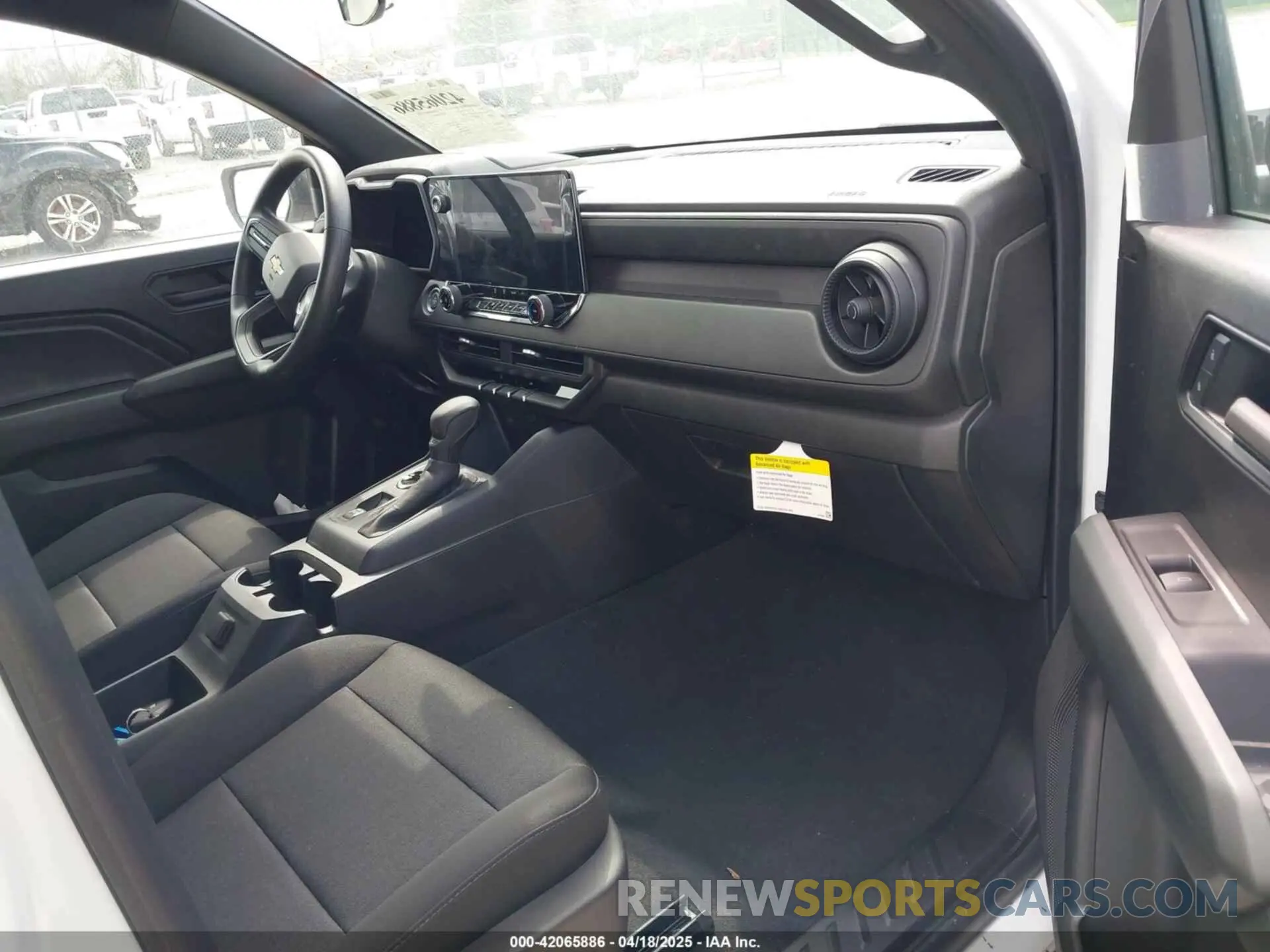 5 fotografías del automóvil dañado 1GCGTBECXP1187594 CHEVROLET COLORADO 2023
