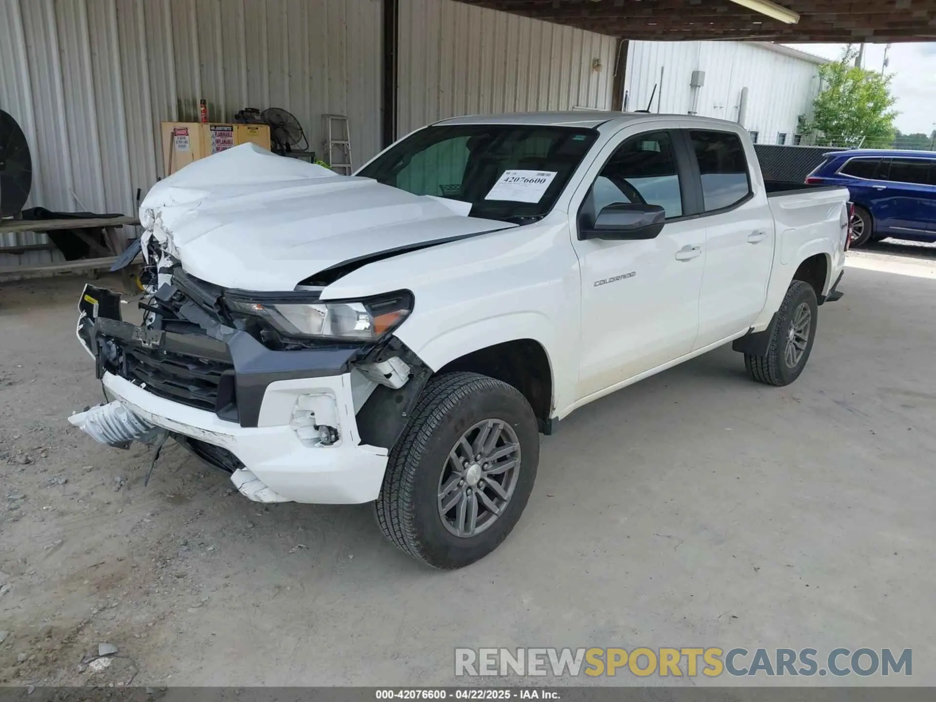 2 fotografías del automóvil dañado 1GCPTCEK0P1221796 CHEVROLET COLORADO 2023