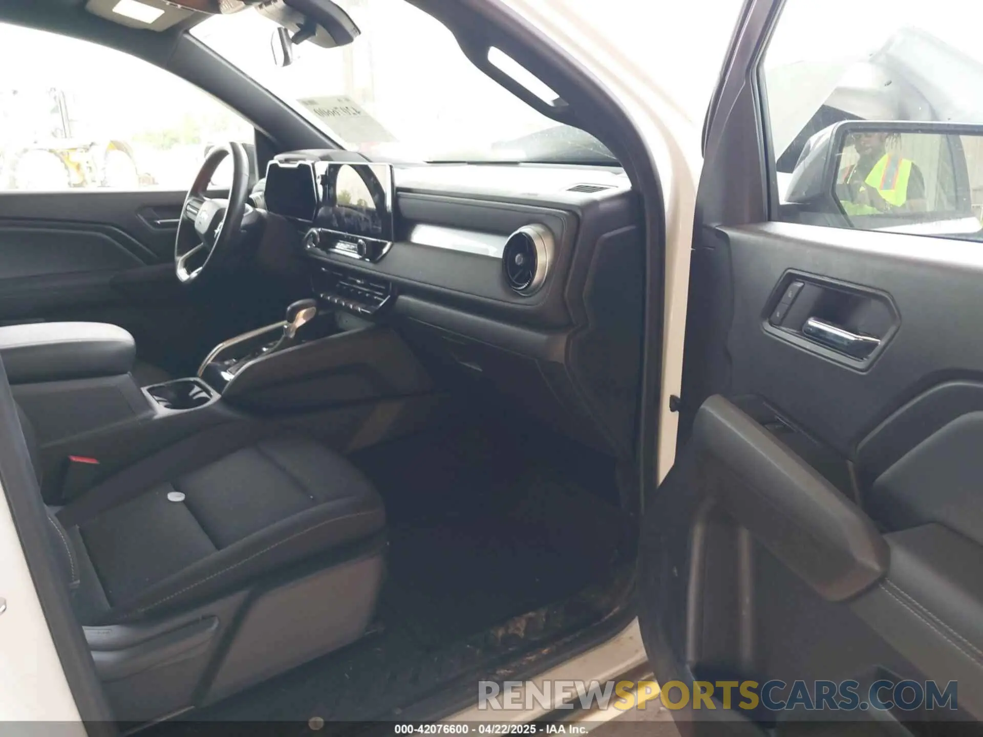 5 fotografías del automóvil dañado 1GCPTCEK0P1221796 CHEVROLET COLORADO 2023