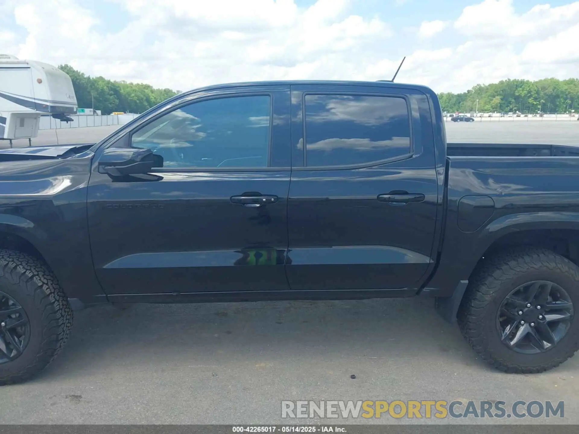15 fotografías del automóvil dañado 1GCPTDEK1P1209999 CHEVROLET COLORADO 2023