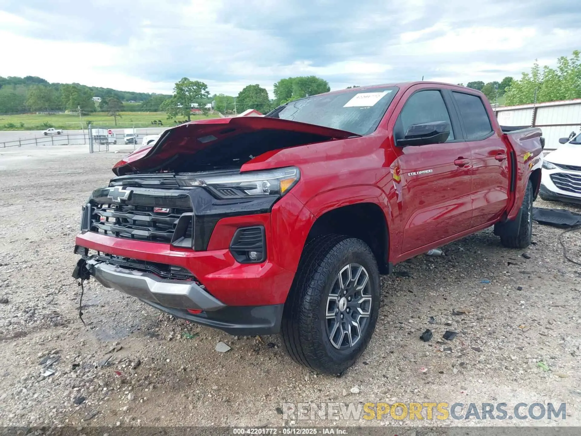 2 fotografías del automóvil dañado 1GCPTDEK5P1229334 CHEVROLET COLORADO 2023