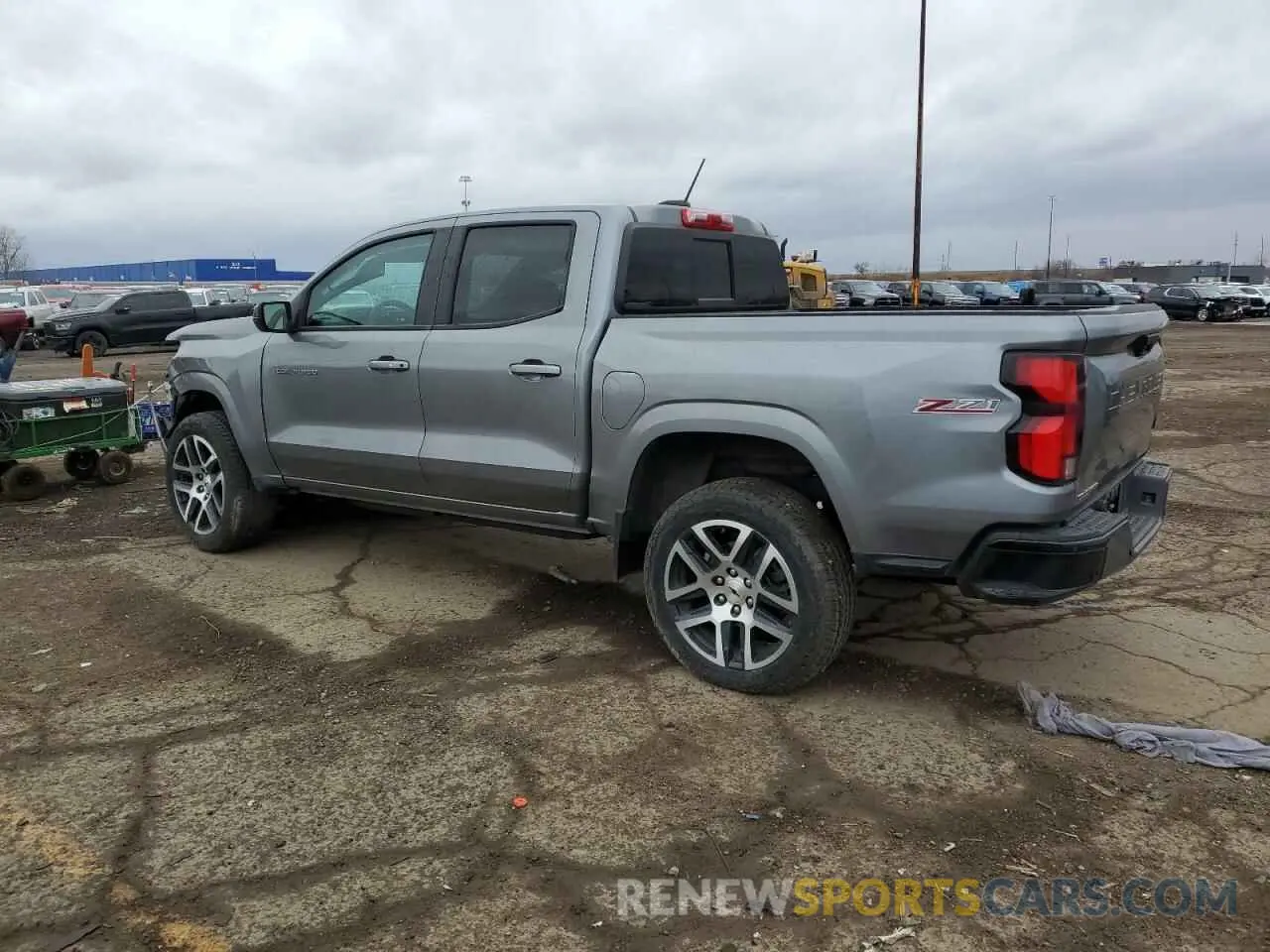 2 fotografías del automóvil dañado 1GCPTDEK5P1262947 CHEVROLET COLORADO 2023