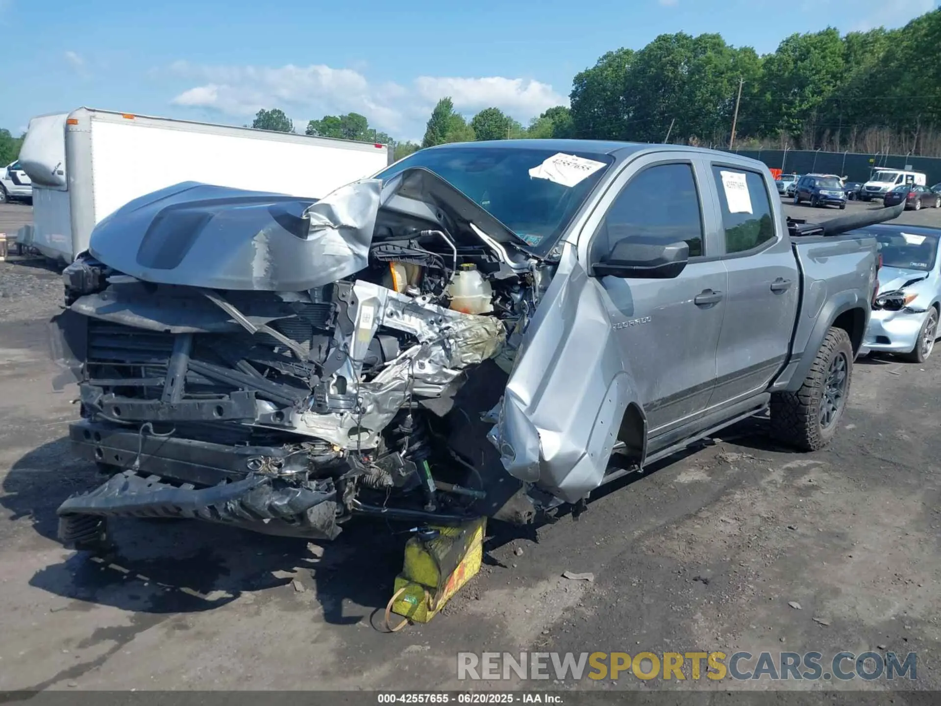 2 fotografías del automóvil dañado 1GCPTEEK1P1174306 CHEVROLET COLORADO 2023