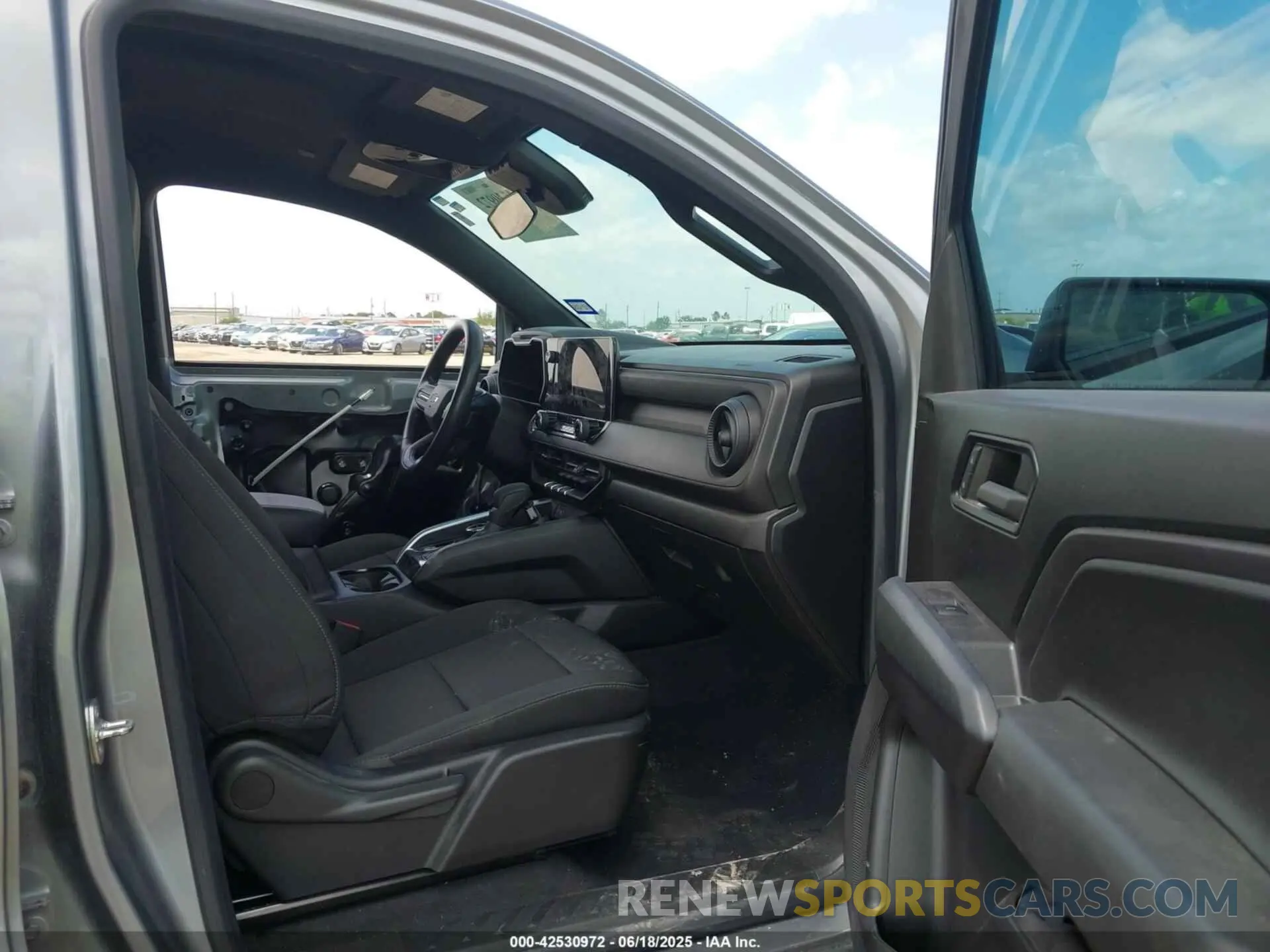 5 fotografías del automóvil dañado 1GCPTEEK5P1242719 CHEVROLET COLORADO 2023