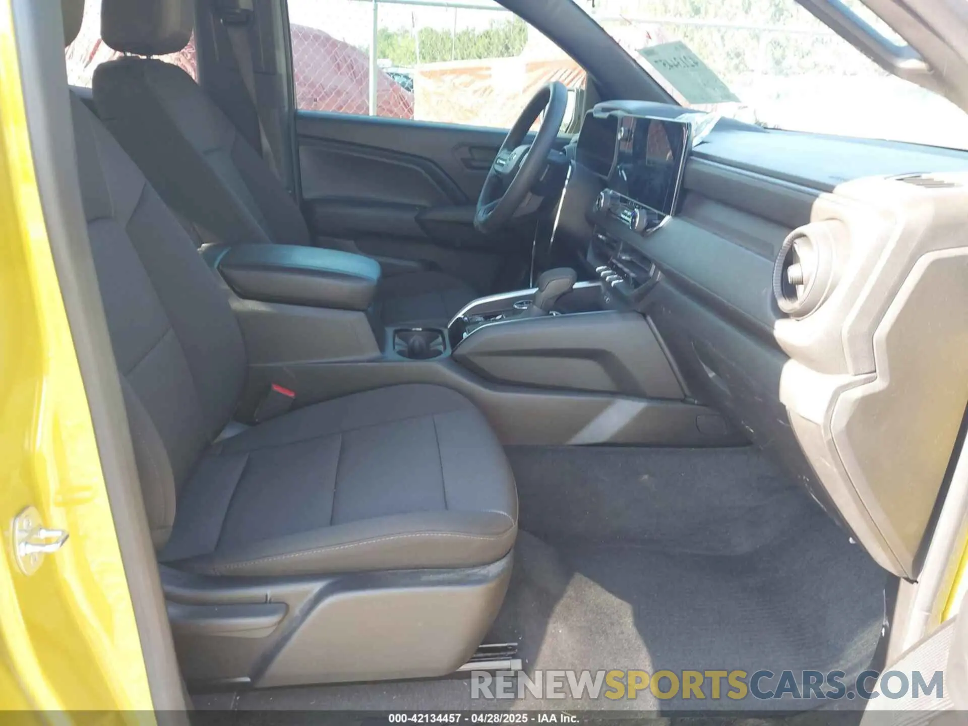 5 fotografías del automóvil dañado 1GCPTEEK9P1241315 CHEVROLET COLORADO 2023