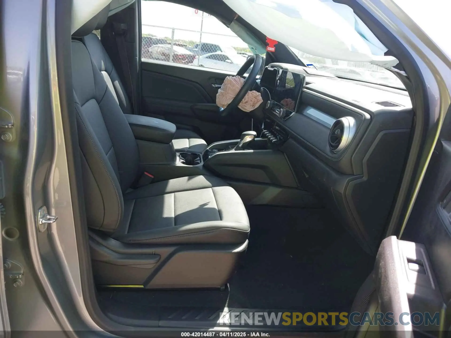 5 fotografías del automóvil dañado 1GCPSCEK9R1177545 CHEVROLET COLORADO 2024