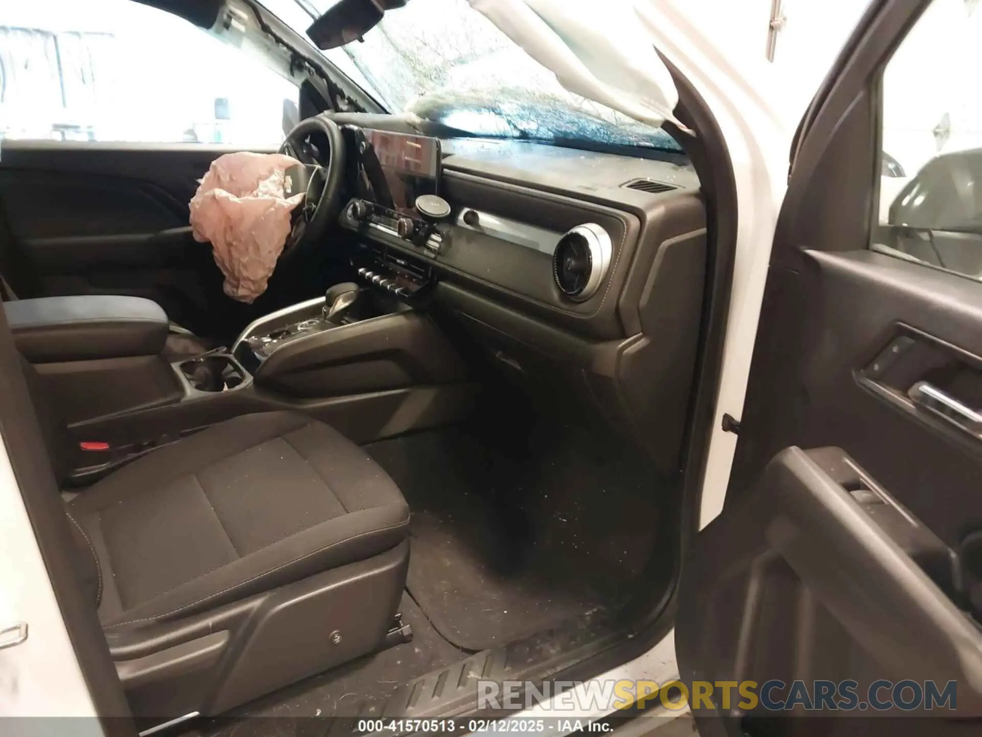 5 fotografías del automóvil dañado 1GCPTCEK1R1131804 CHEVROLET COLORADO 2024