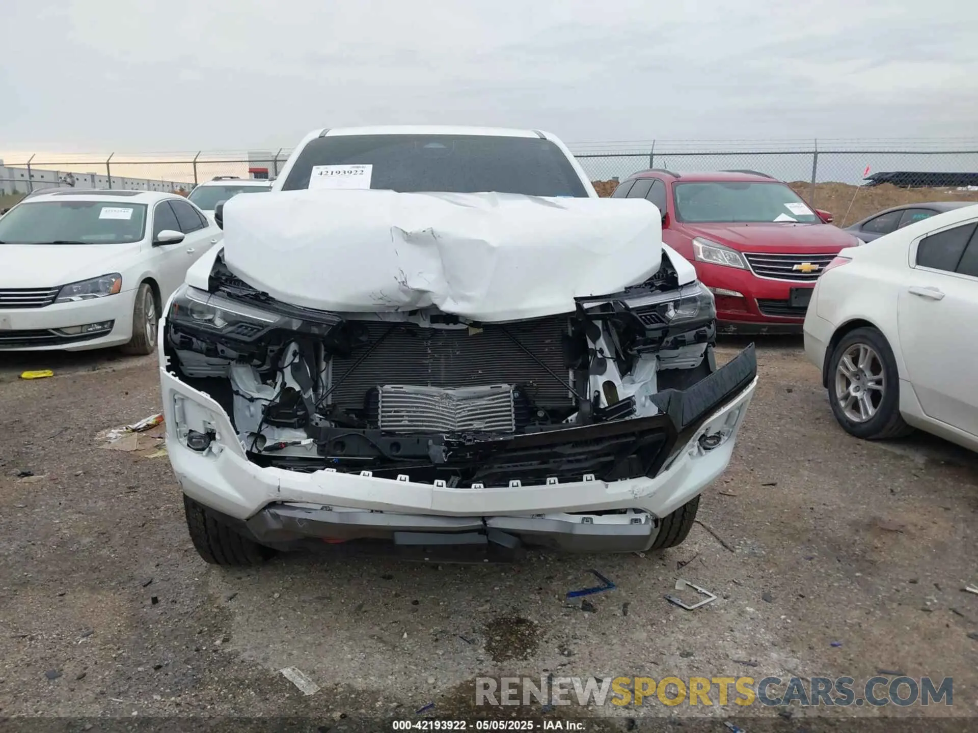 12 fotografías del automóvil dañado 1GCPTDEK8R1231274 CHEVROLET COLORADO 2024