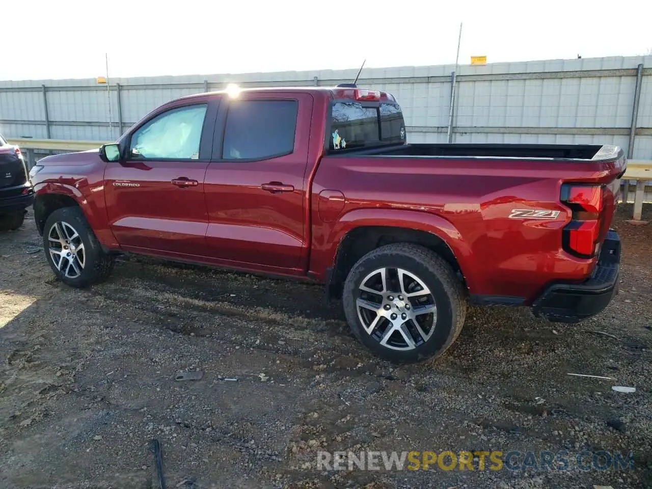 2 fotografías del automóvil dañado 1GCPTDEK9R1128882 CHEVROLET COLORADO 2024