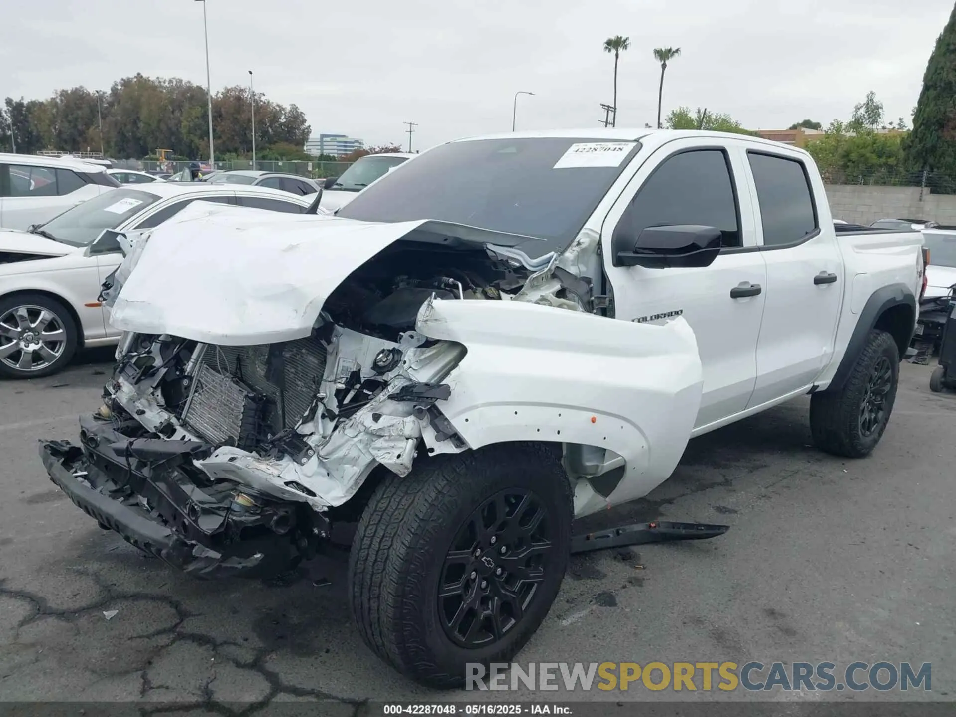 2 fotografías del automóvil dañado 1GCPTEEK1R1156164 CHEVROLET COLORADO 2024