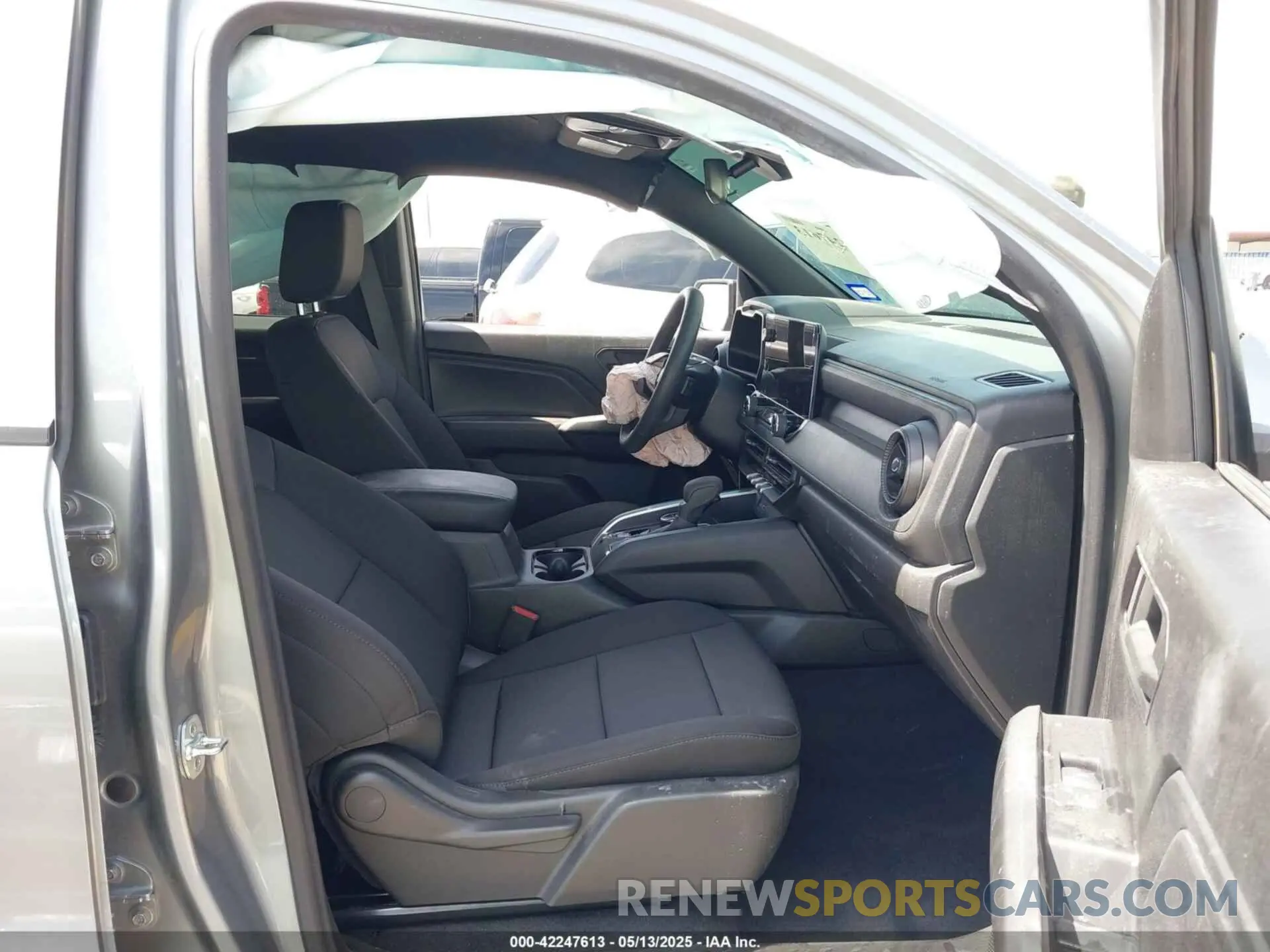 5 fotografías del automóvil dañado 1GCPTEEK1R1315989 CHEVROLET COLORADO 2024