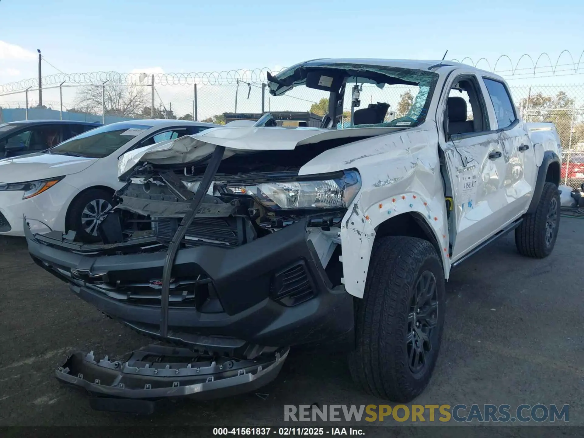2 fotografías del automóvil dañado 1GCPTEEK3R1247162 CHEVROLET COLORADO 2024