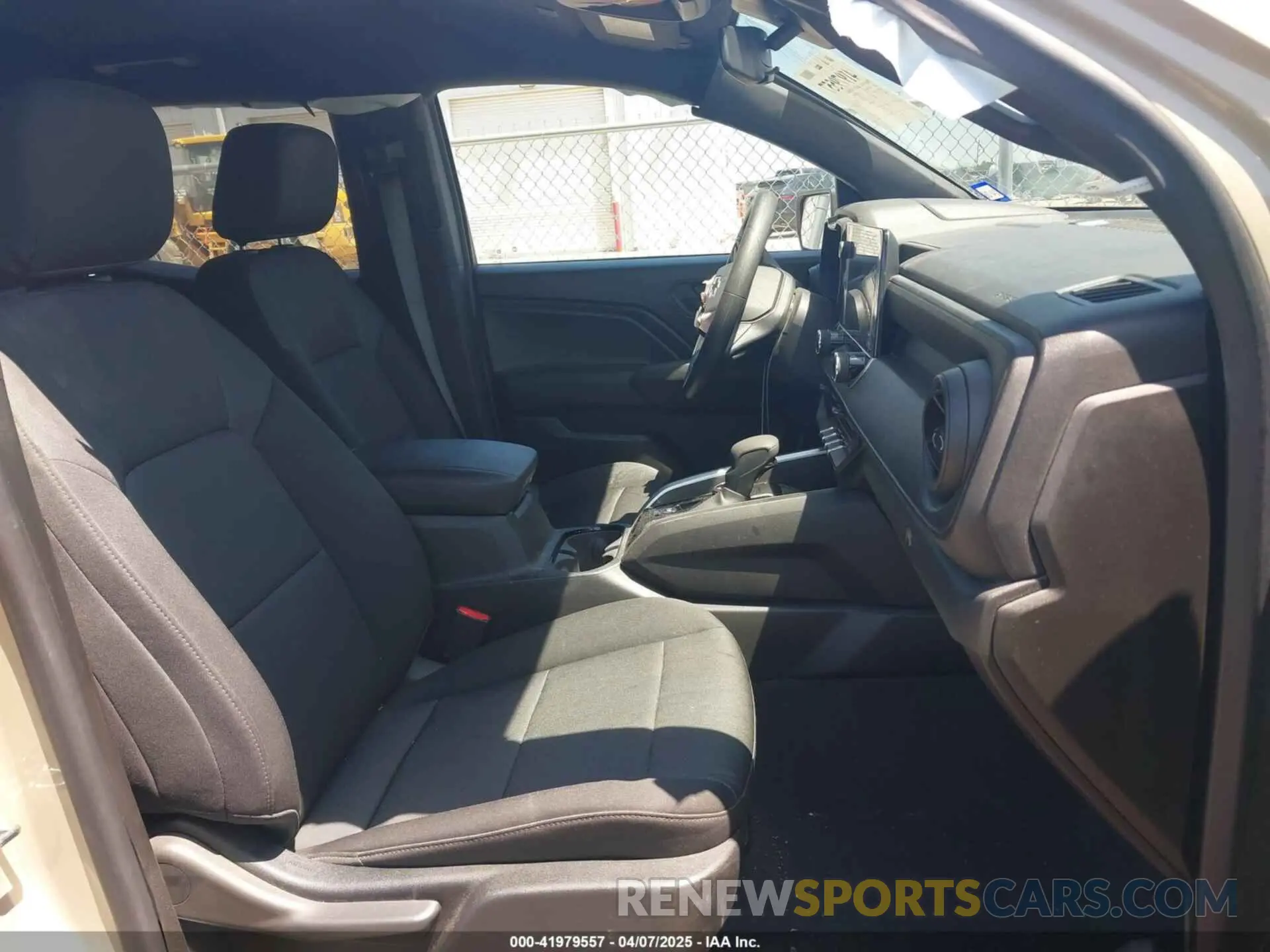 5 fotografías del automóvil dañado 1GCPTEEK6R1127131 CHEVROLET COLORADO 2024