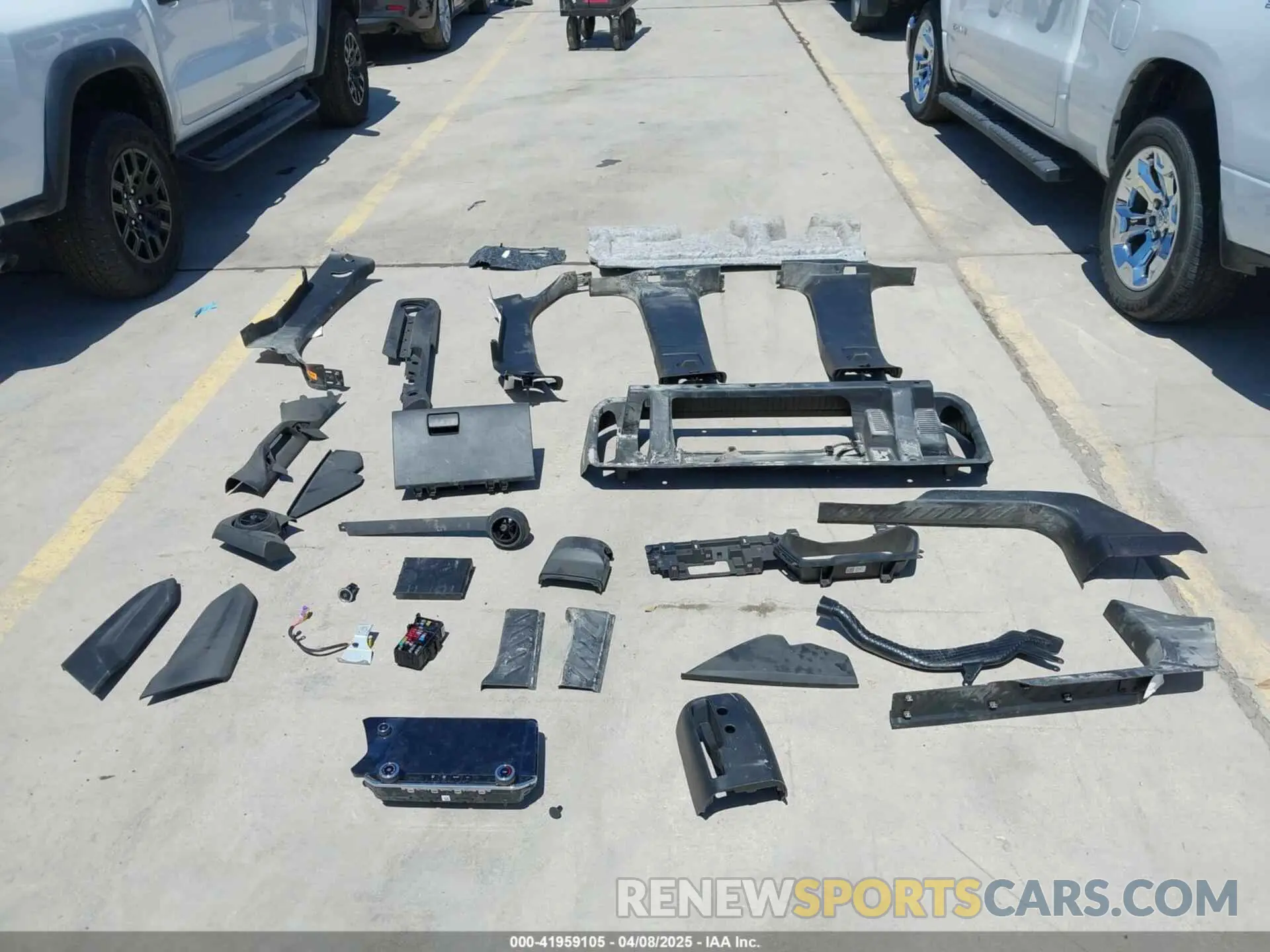 12 fotografías del automóvil dañado 1GCPTEEK9R1161760 CHEVROLET COLORADO 2024