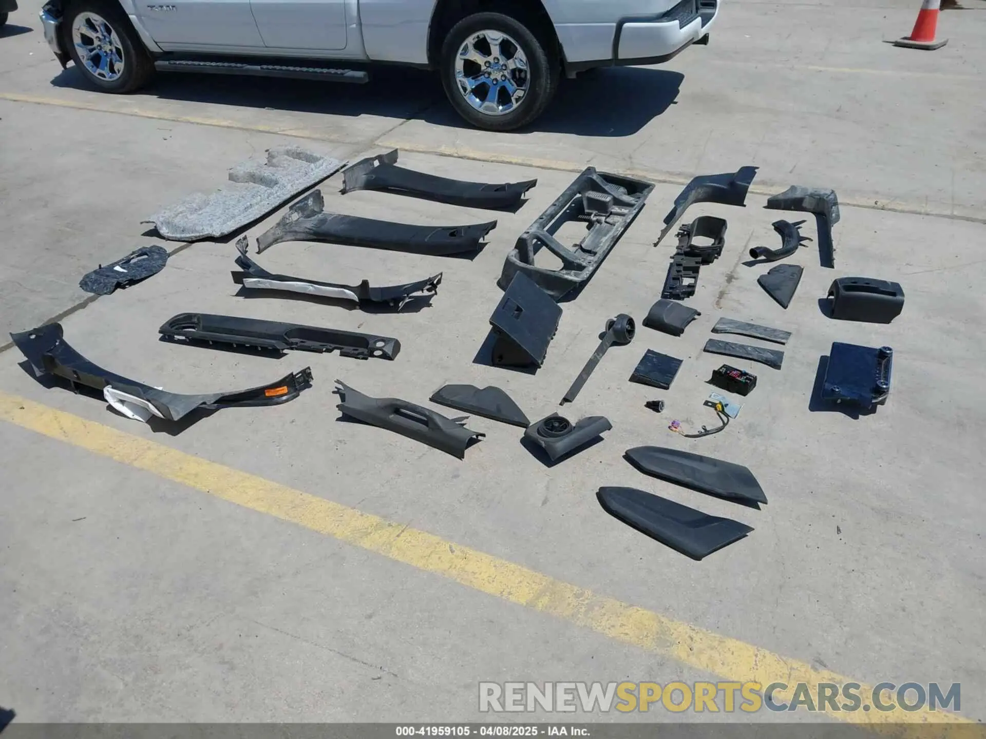 14 fotografías del automóvil dañado 1GCPTEEK9R1161760 CHEVROLET COLORADO 2024