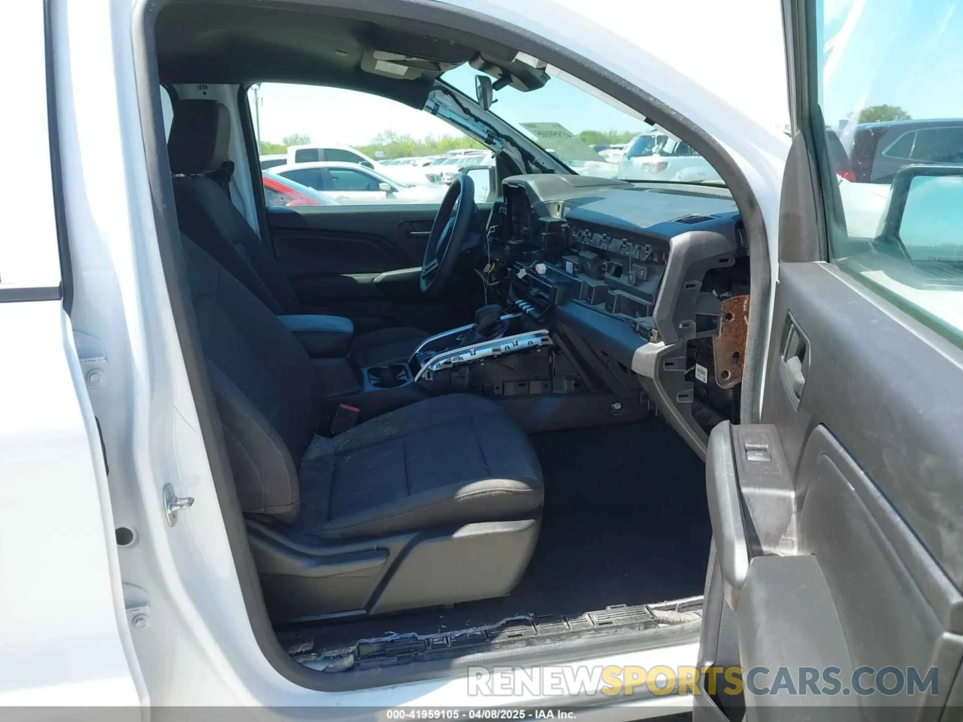 5 fotografías del automóvil dañado 1GCPTEEK9R1161760 CHEVROLET COLORADO 2024