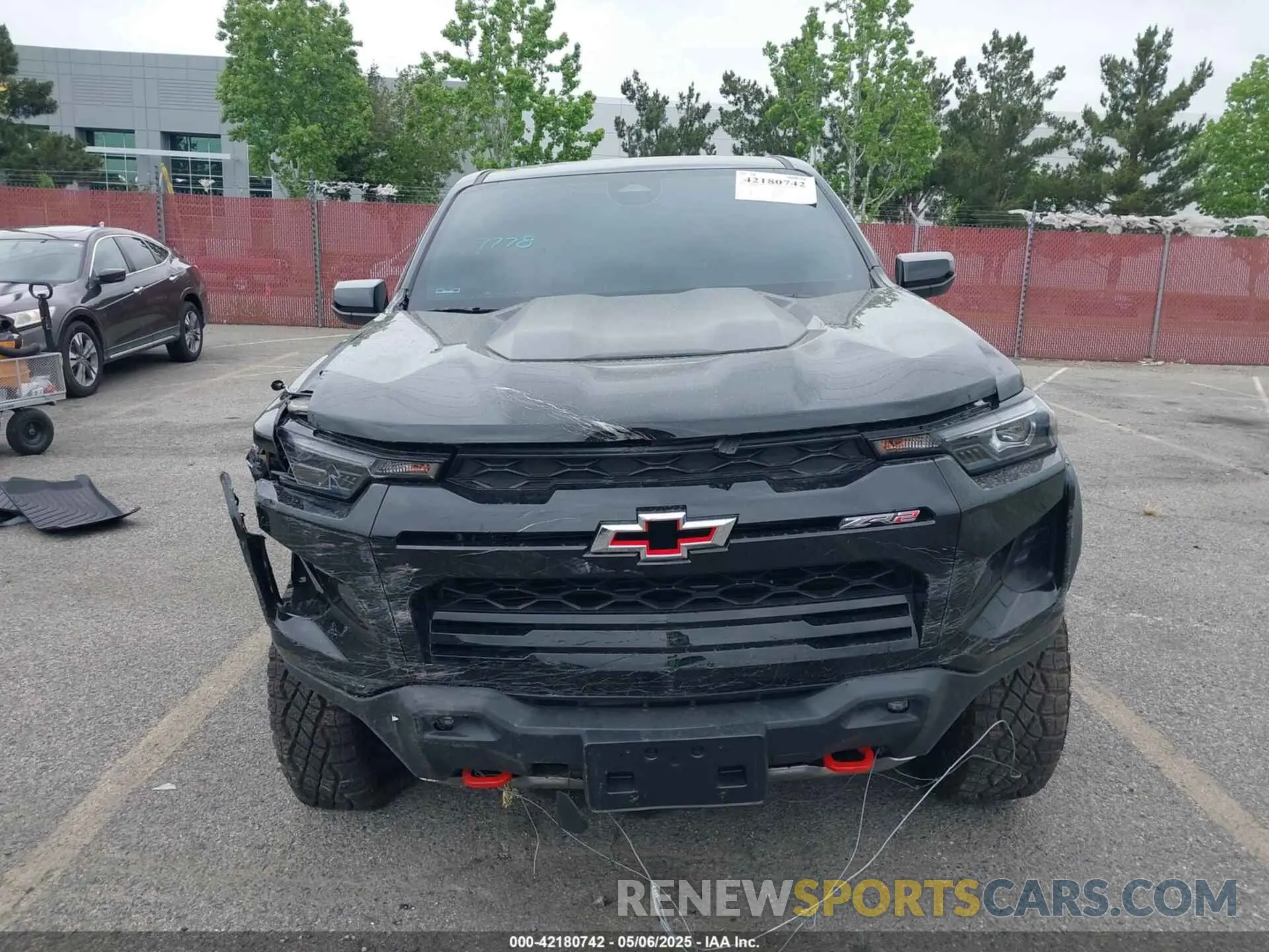 12 fotografías del automóvil dañado 1GCPTFEKXR1317228 CHEVROLET COLORADO 2024
