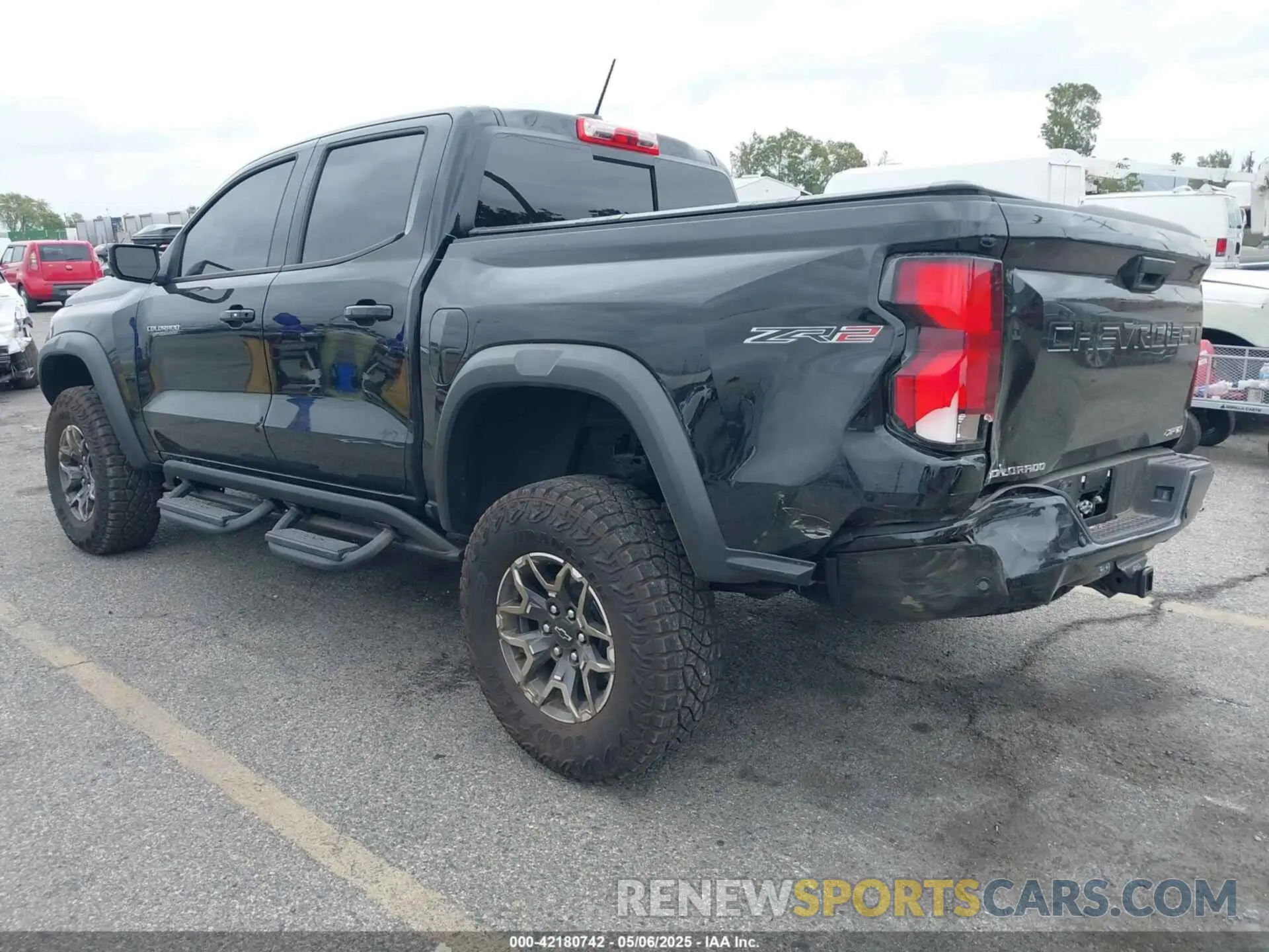 3 fotografías del automóvil dañado 1GCPTFEKXR1317228 CHEVROLET COLORADO 2024