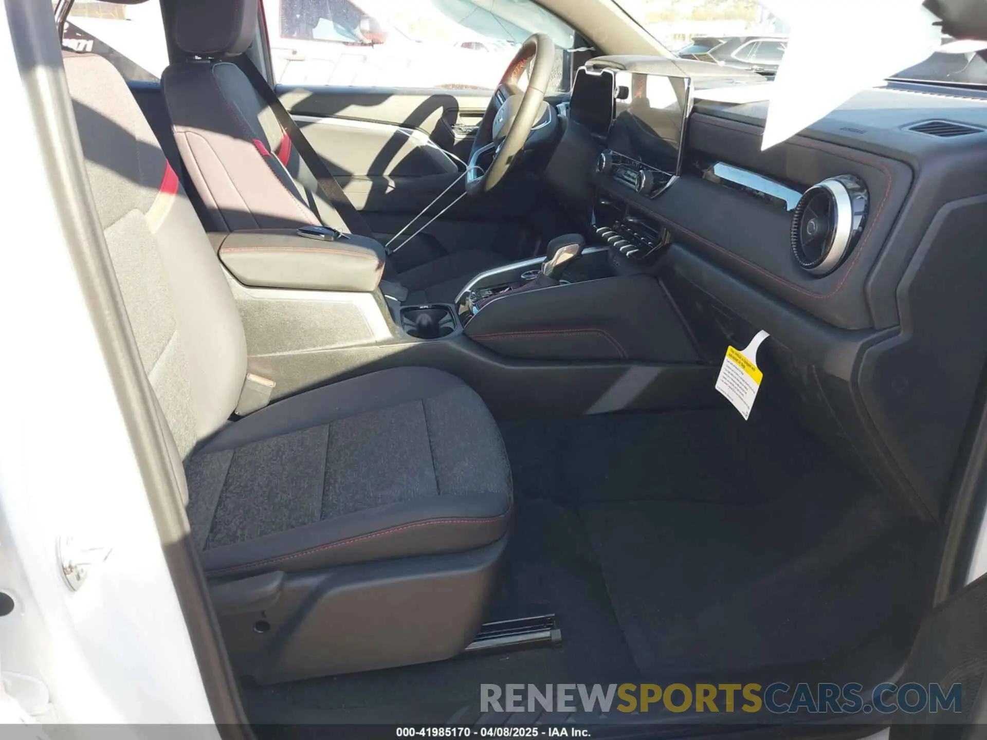 5 fotografías del automóvil dañado 1GCPTDEK1S1170887 CHEVROLET COLORADO 2025