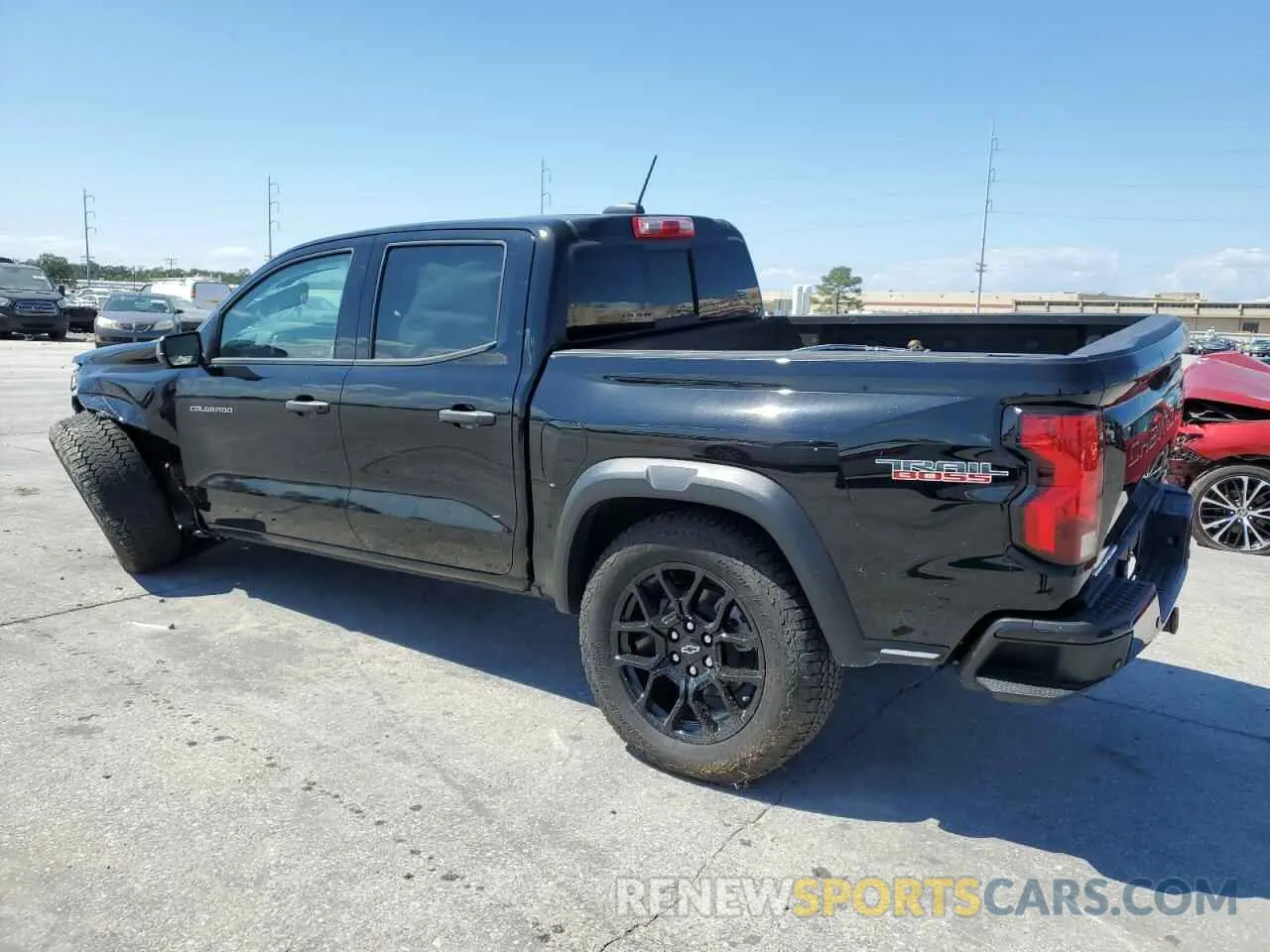 2 fotografías del automóvil dañado 1GCPTEEKXP1185157 CHEVROLET COLORADO T 2023