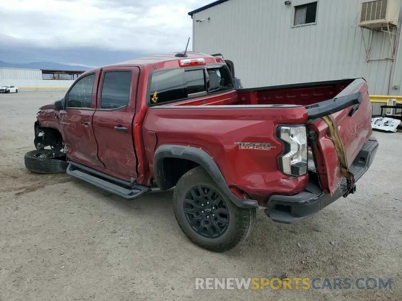 2 fotografías del automóvil dañado 1GCPTEEK1R1203693 CHEVROLET COLORADO T 2024