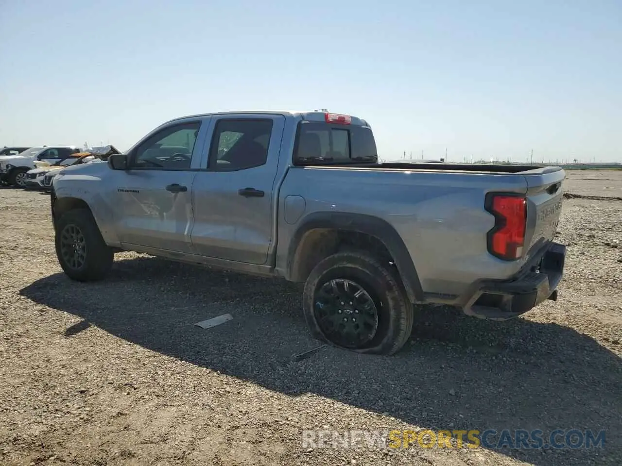 2 fotografías del automóvil dañado 1GCPTEEK5R1129596 CHEVROLET COLORADO T 2024