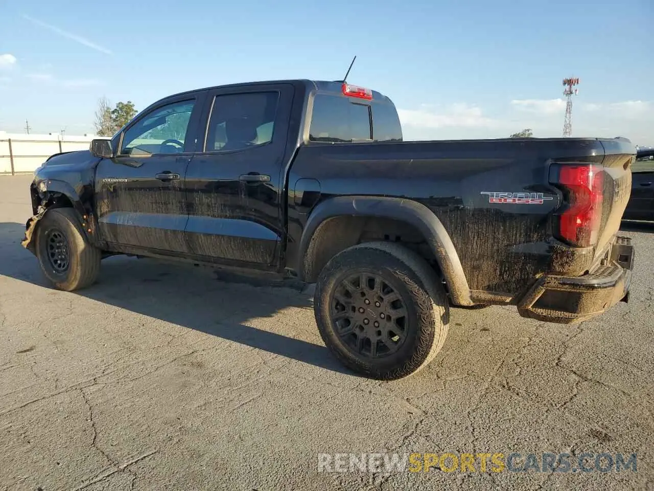 2 fotografías del automóvil dañado 1GCPTEEK8R1252776 CHEVROLET COLORADO T 2024