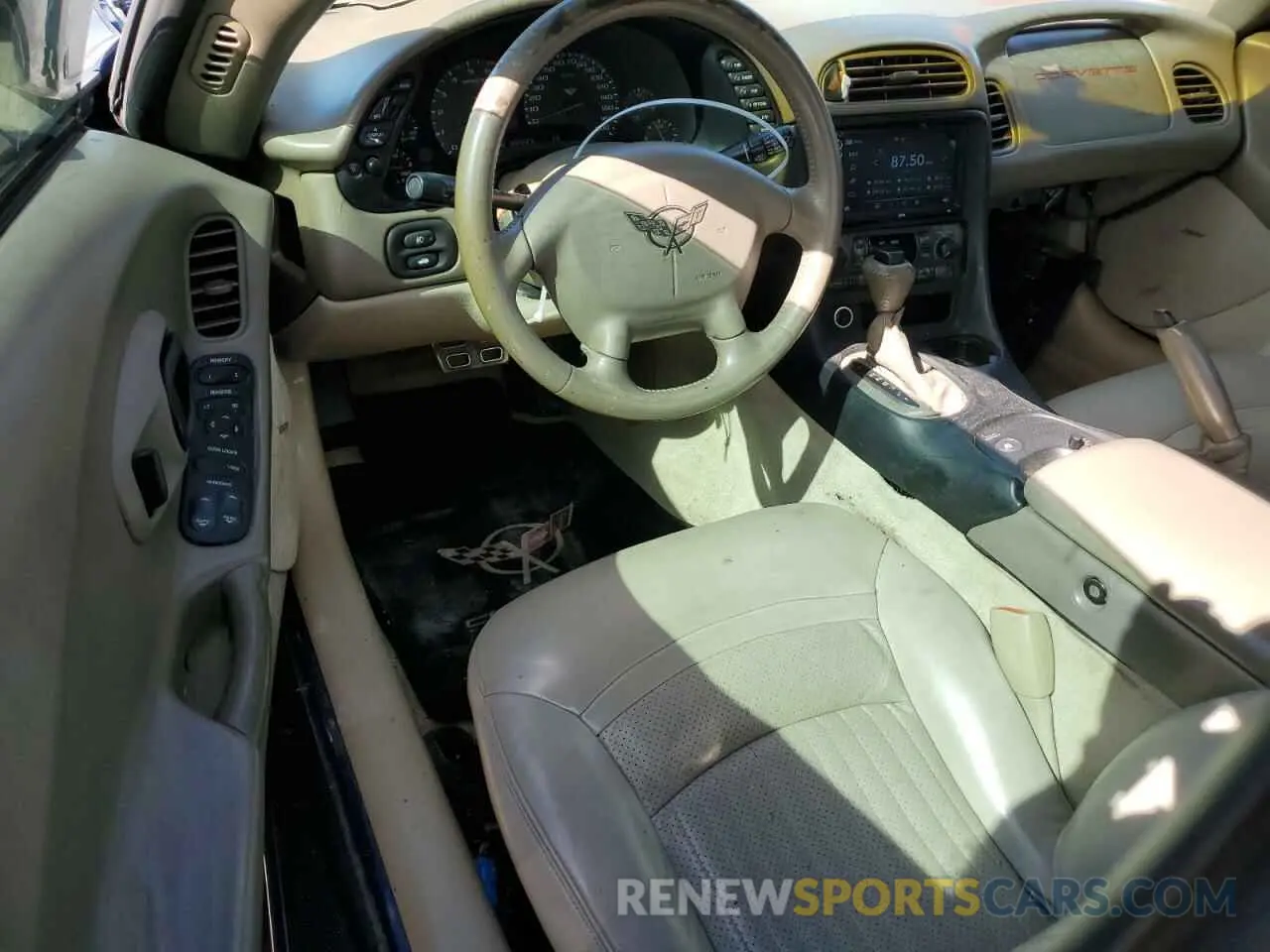 8 fotografías del automóvil dañado 1G1YY32G045103153 CHEVROLET CORVETTE 2004