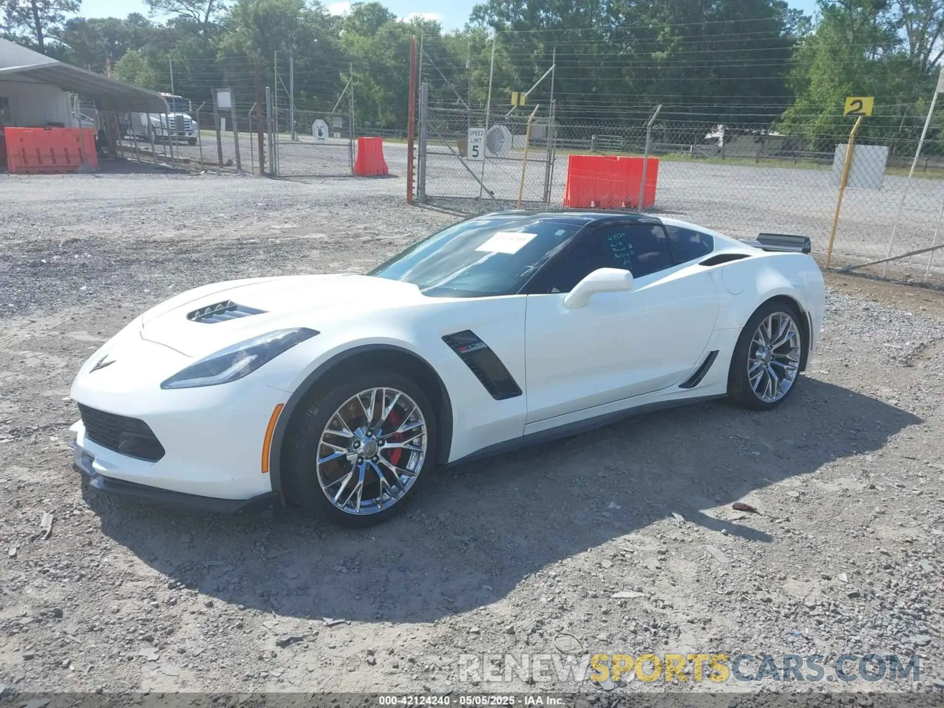 2 fotografías del automóvil dañado 1G1YP2D60K5602260 CHEVROLET CORVETTE 2019