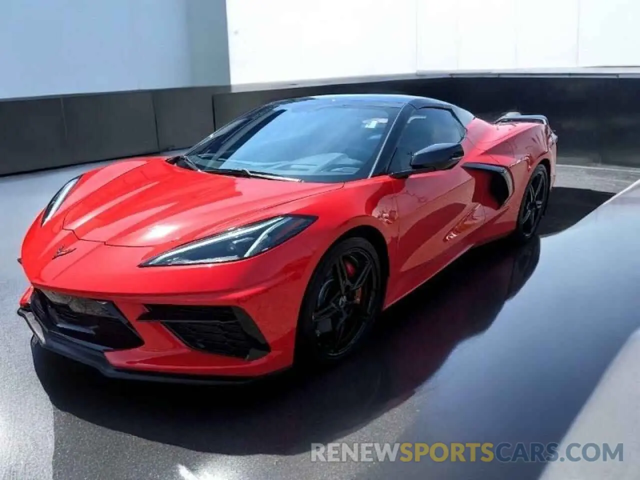 2 fotografías del automóvil dañado 1G1YB3D4XM5106XXX CHEVROLET CORVETTE 2021