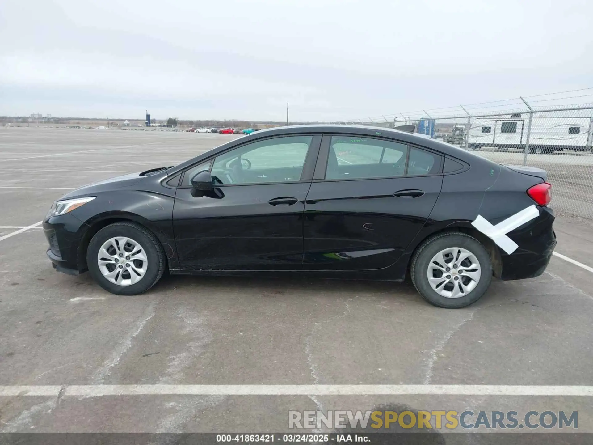 14 fotografías del automóvil dañado 1G1BC5SM1K7111611 CHEVROLET CRUZE 2019