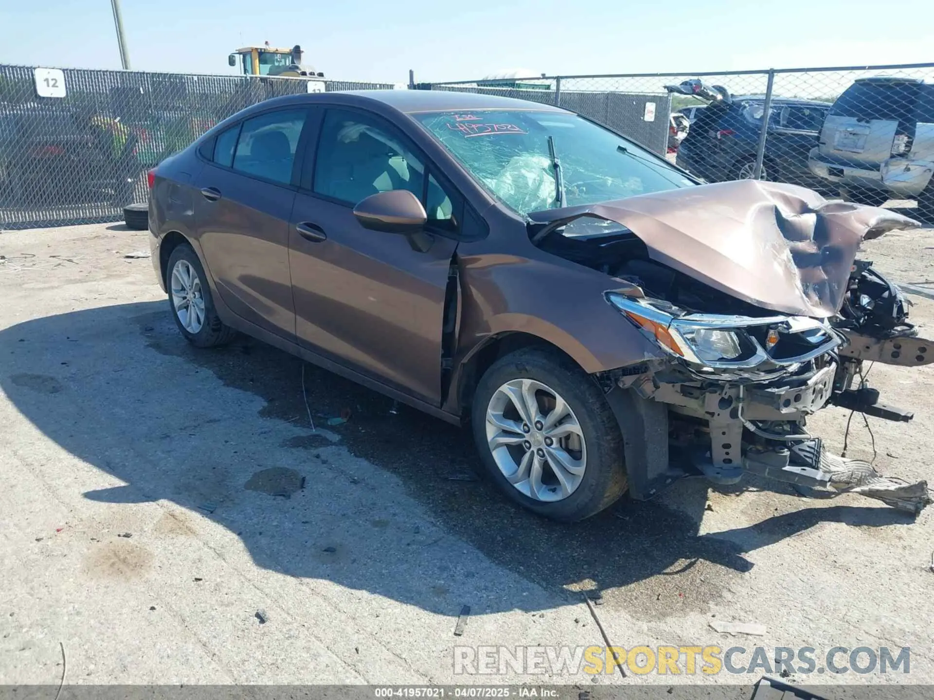 1 fotografías del automóvil dañado 1G1BC5SM1K7125153 CHEVROLET CRUZE 2019