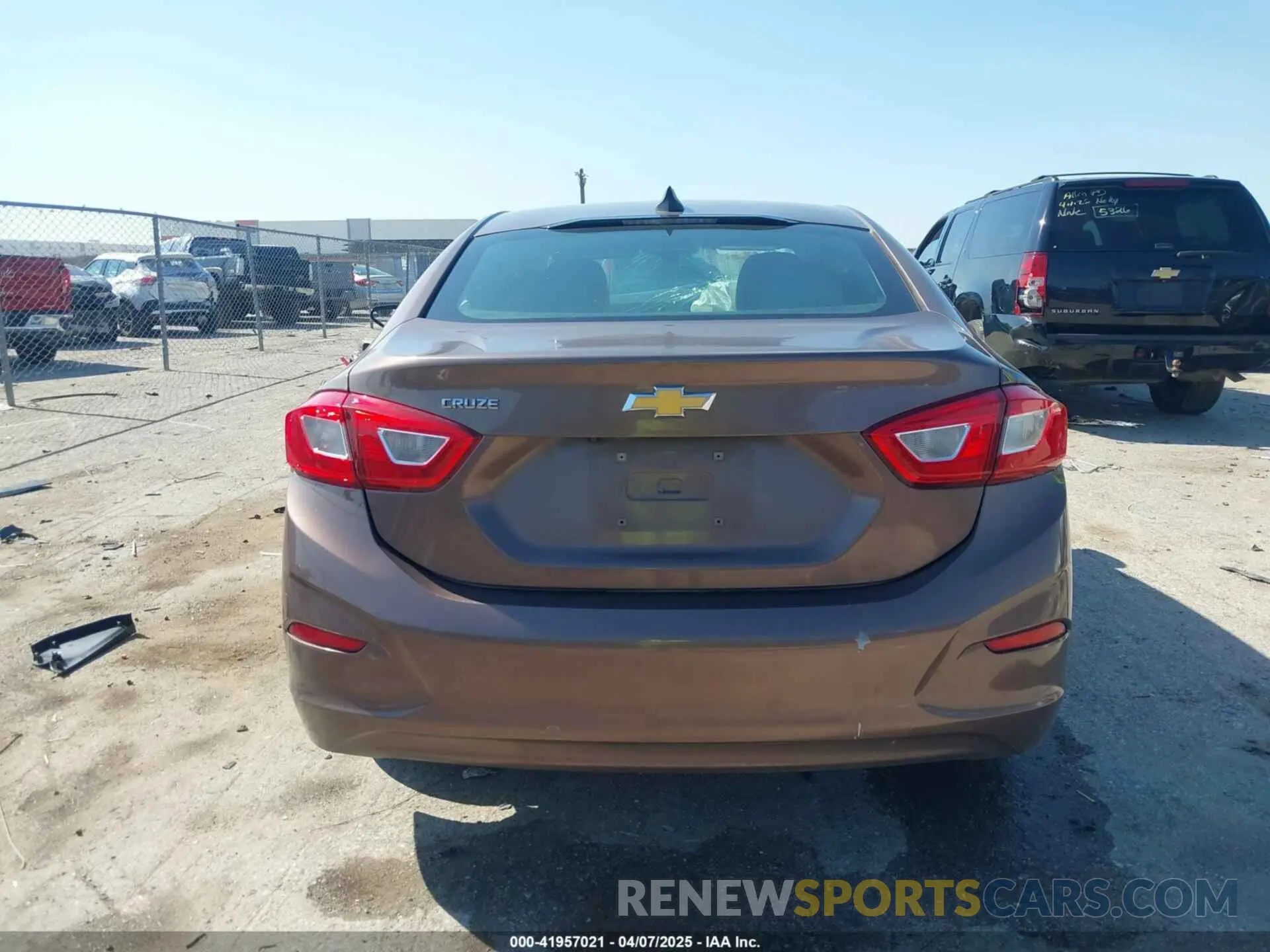 15 fotografías del automóvil dañado 1G1BC5SM1K7125153 CHEVROLET CRUZE 2019