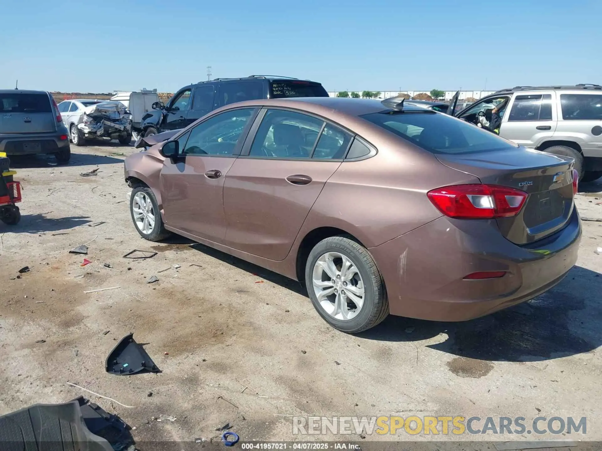 3 fotografías del automóvil dañado 1G1BC5SM1K7125153 CHEVROLET CRUZE 2019