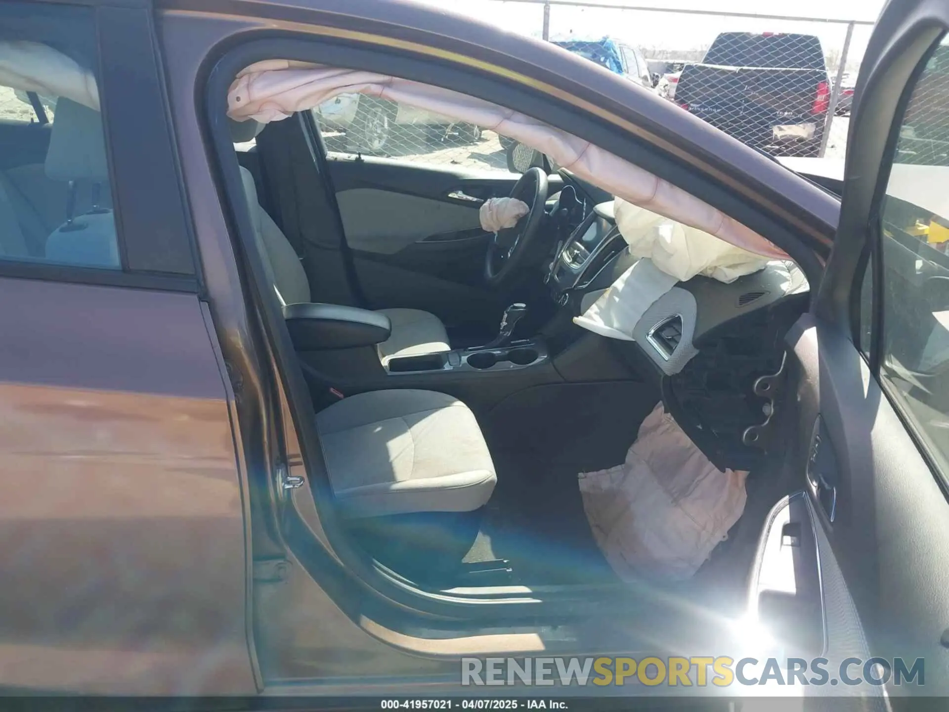 5 fotografías del automóvil dañado 1G1BC5SM1K7125153 CHEVROLET CRUZE 2019