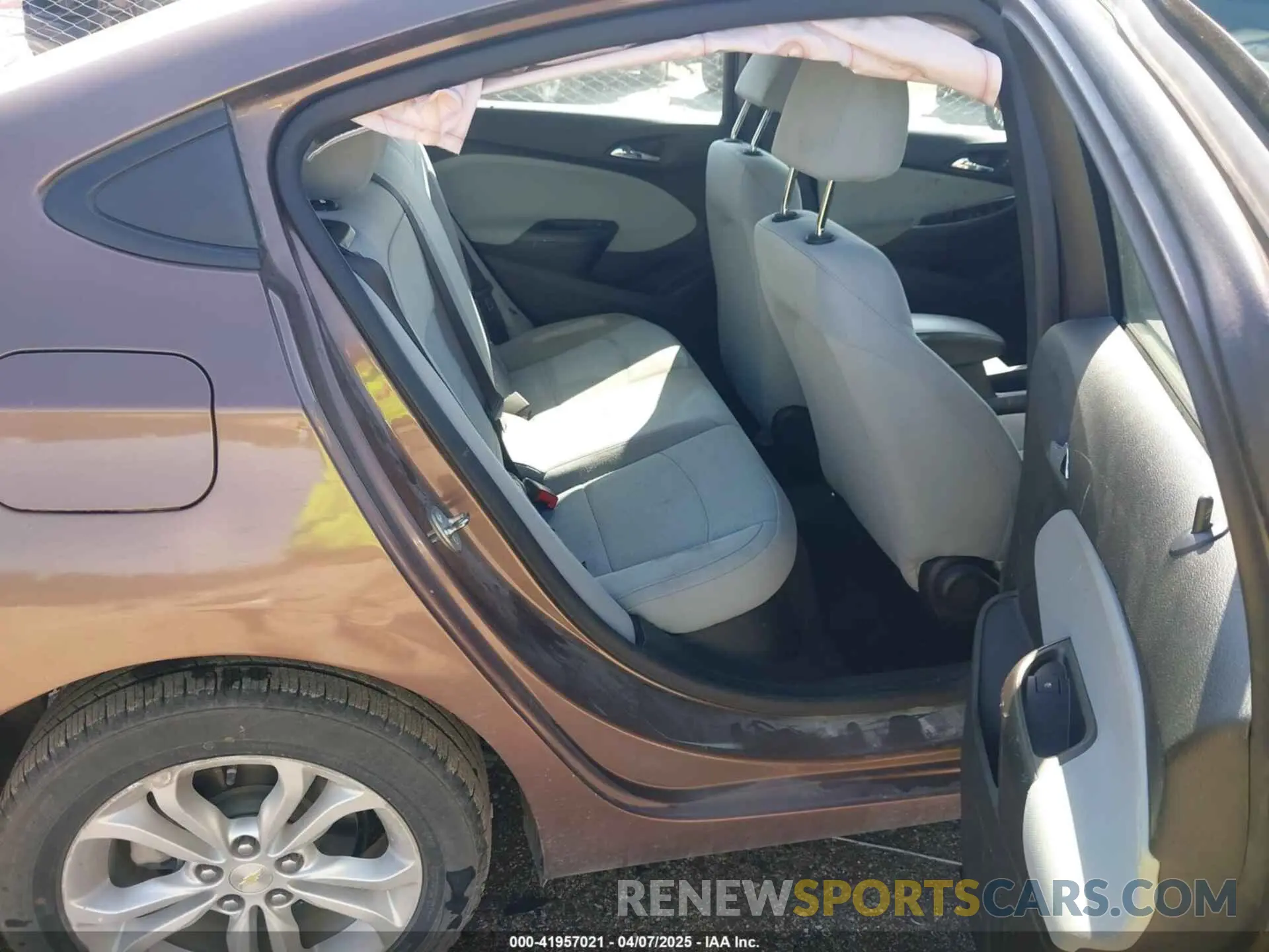 8 fotografías del automóvil dañado 1G1BC5SM1K7125153 CHEVROLET CRUZE 2019